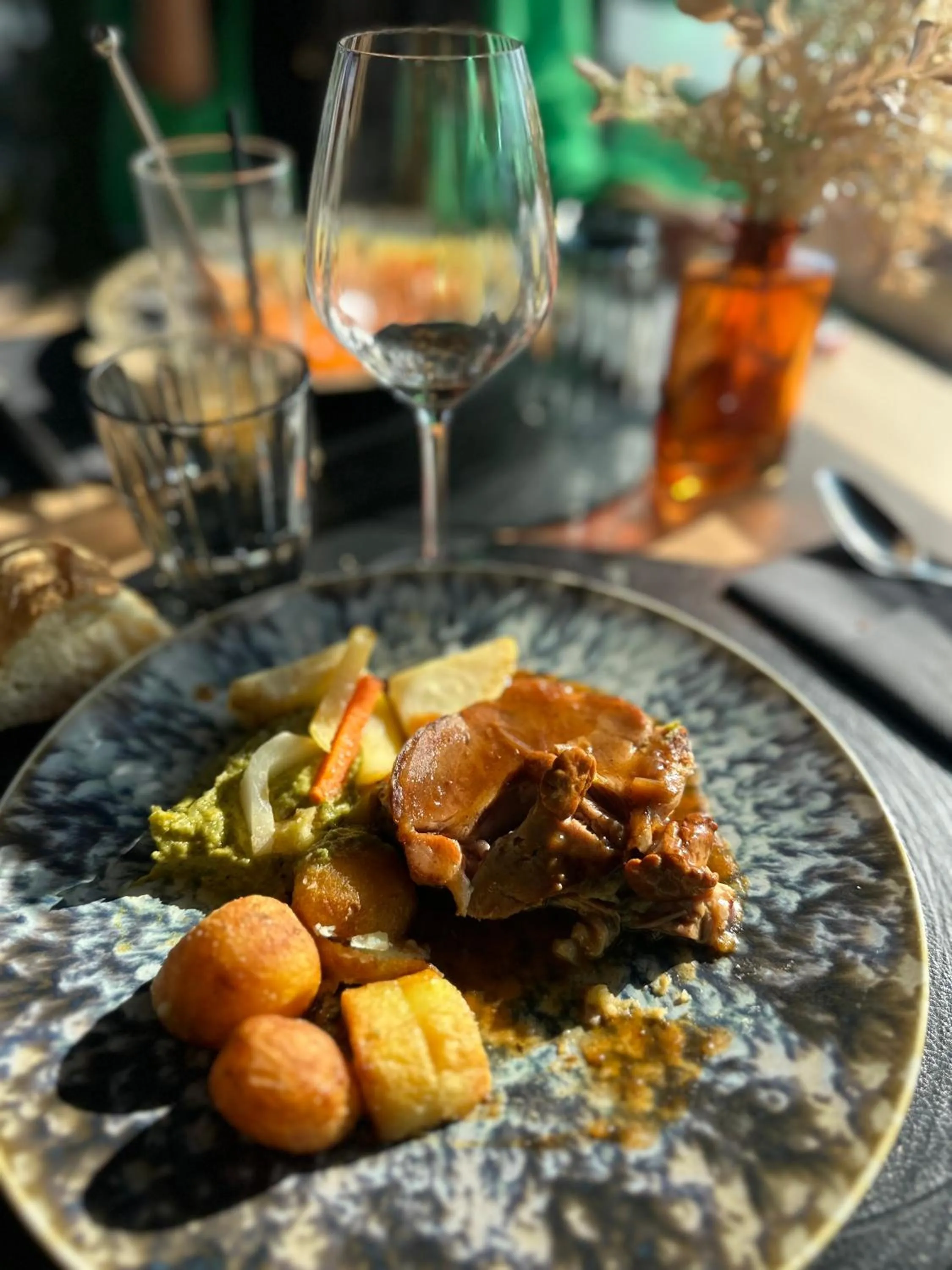 Restaurant/places to eat in The Originals City, Ax Hotel, La Châtaigneraie