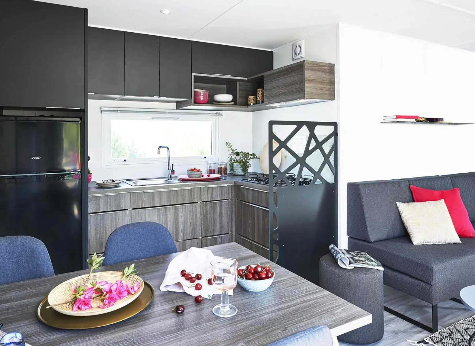 Kitchen or kitchenette in The Originals City, Ax Hotel, La Châtaigneraie