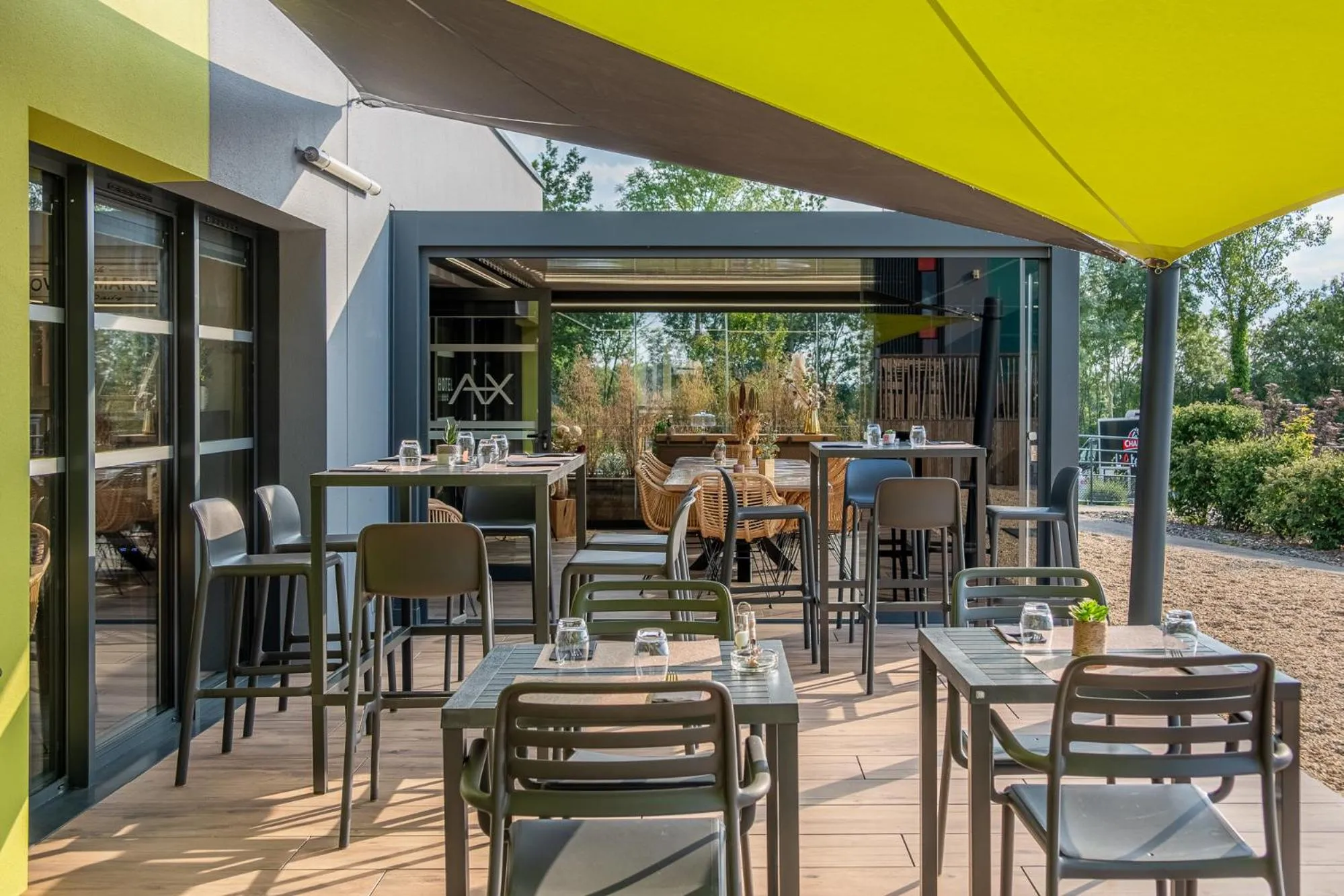 Patio in The Originals City, Ax Hotel, La Châtaigneraie