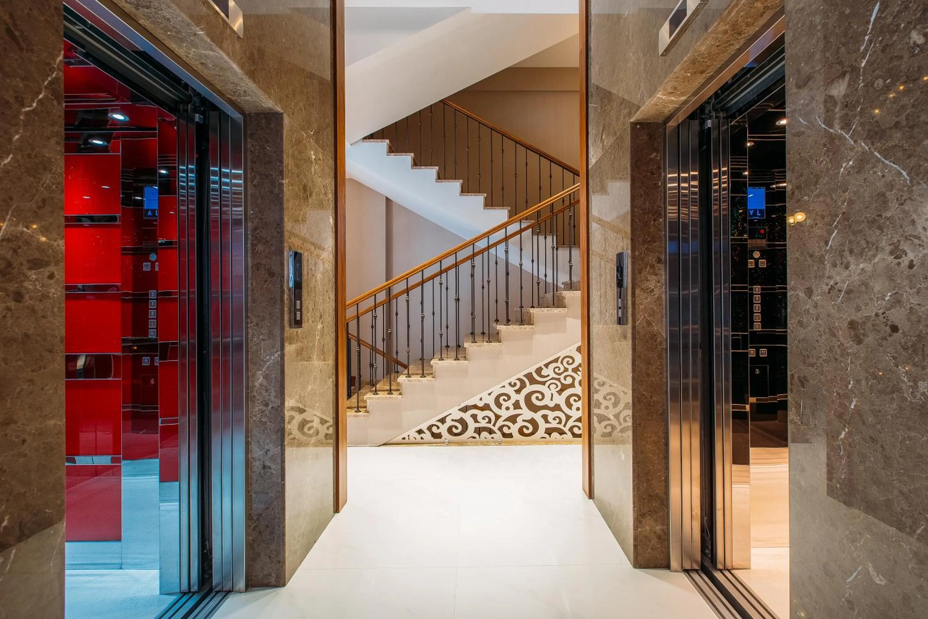 elevator in Horizont Hotel Tbilisi