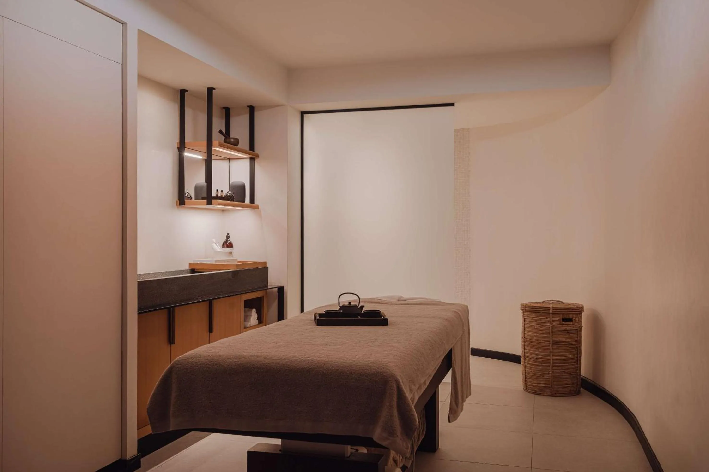 Spa and wellness centre/facilities, Bed in Nobu Hotel Barcelona