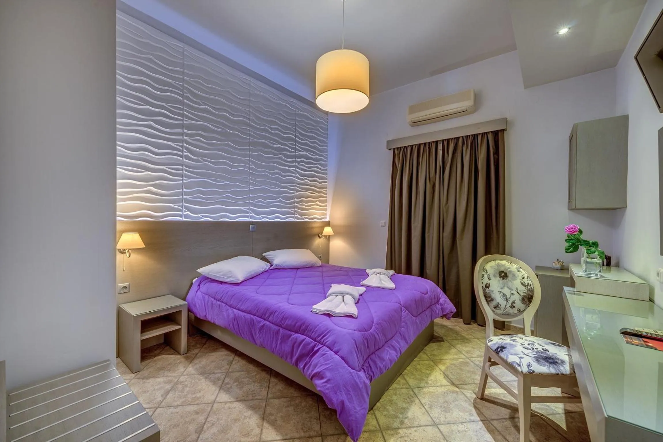 Photo of the whole room, Bed in Ethrion