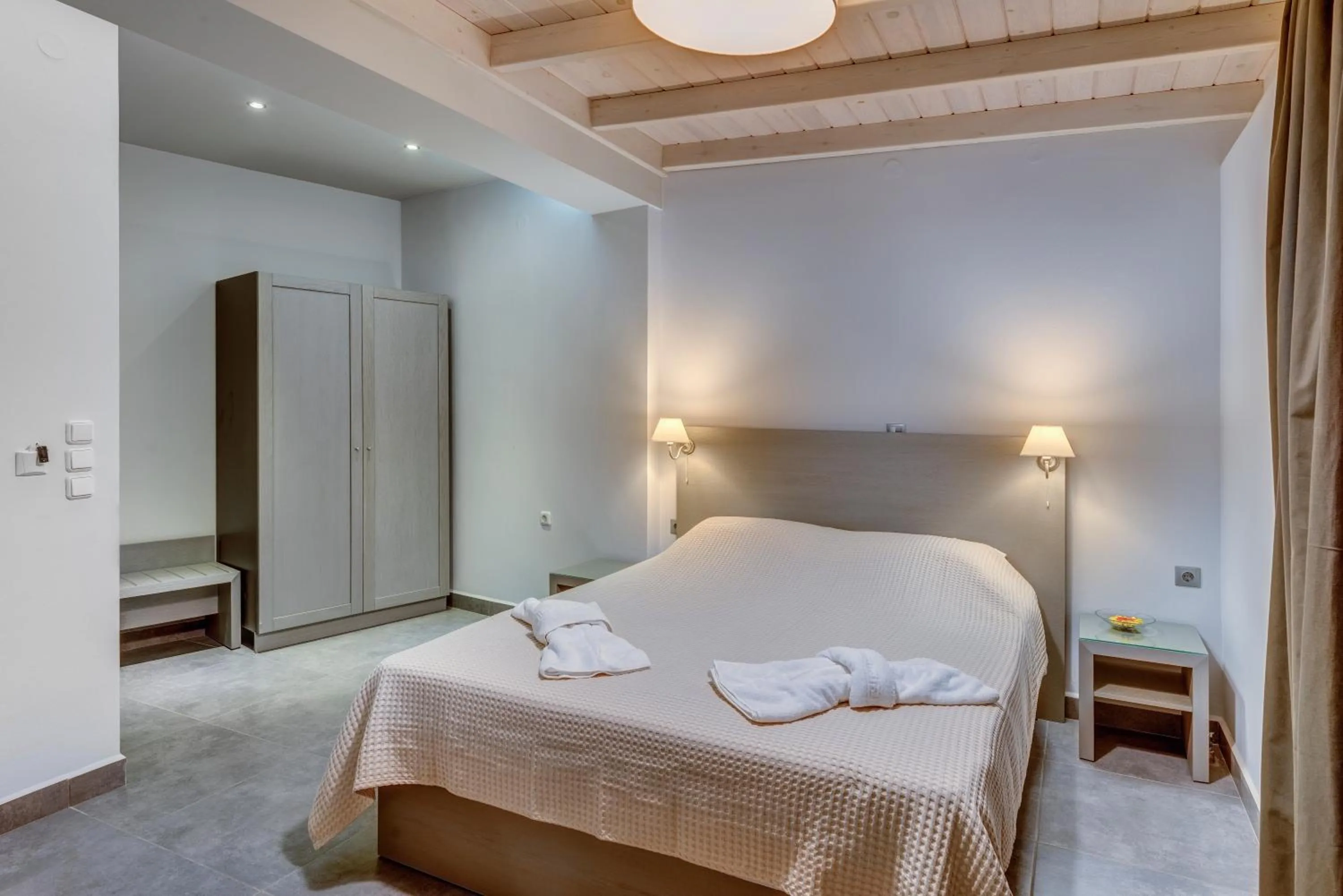 Photo of the whole room, Bed in Ethrion