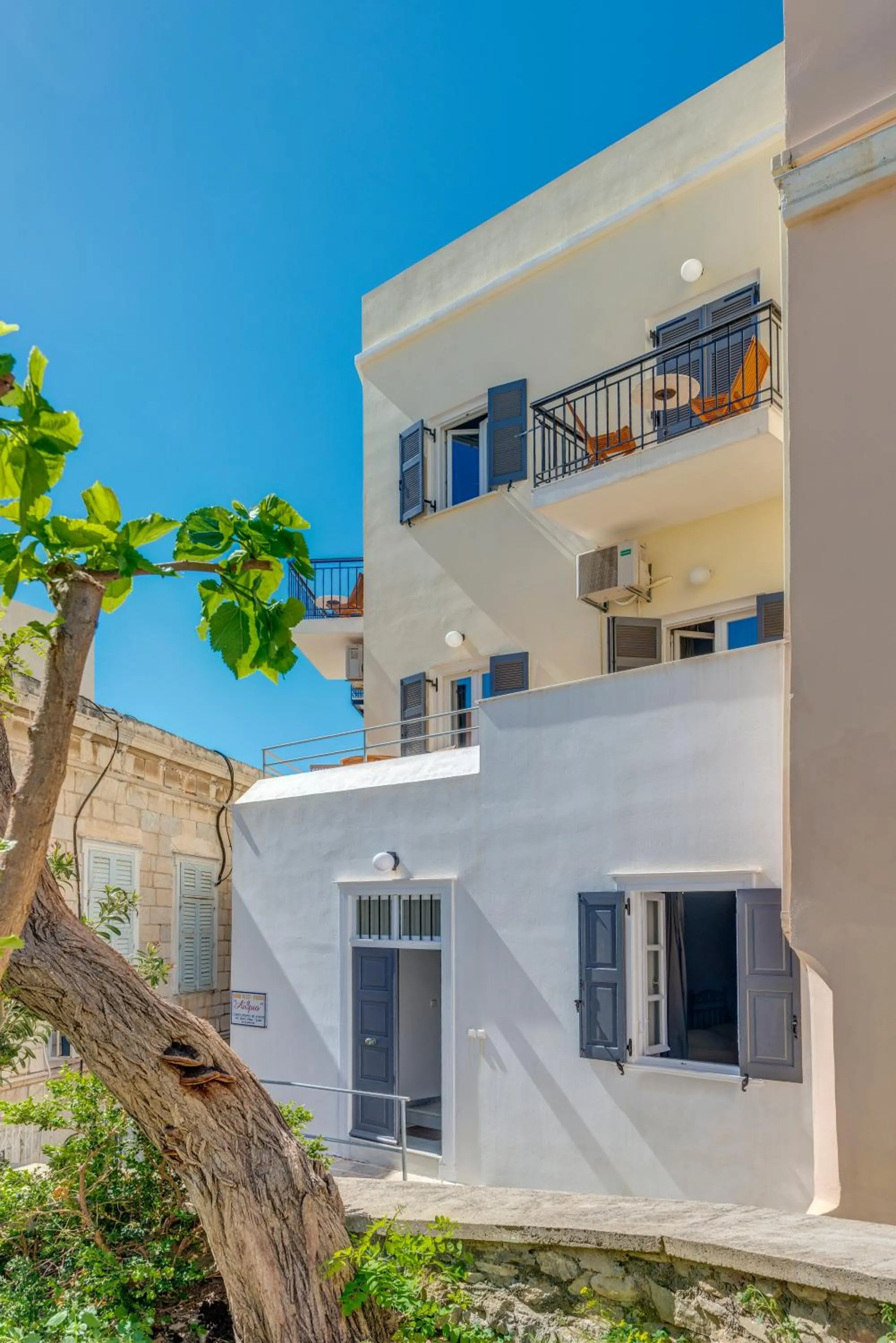 Facade/entrance in Ethrion