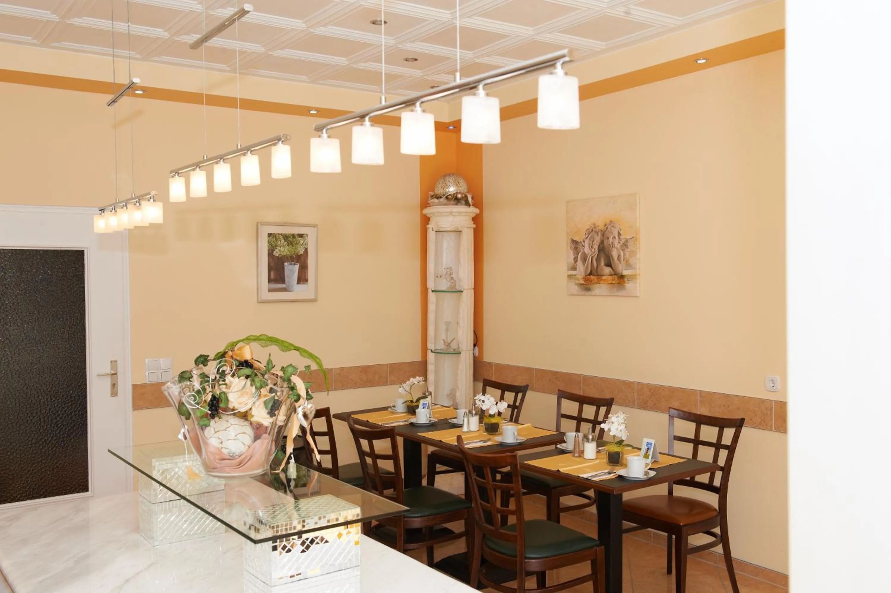 Restaurant/places to eat in Hotel Wendelstein