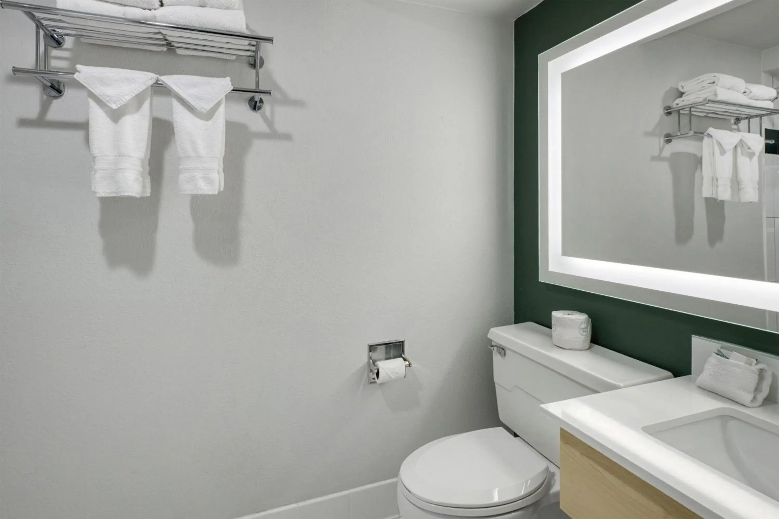 King Suite with Balcony - Pool View/Kitchenette/Non-Smoking in Best Western Portland West Beaverton King Suite with Balcony - Pool View/Kitchenette/Non-Smoking in Best Western Portland West Beaverton