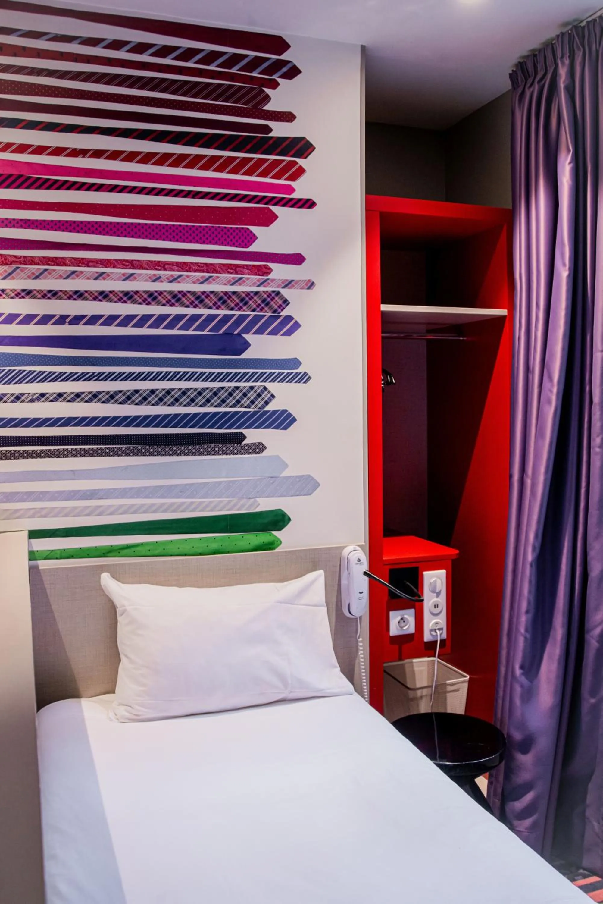 Bedroom, Bed in ibis Styles Lille Centre Grand Place