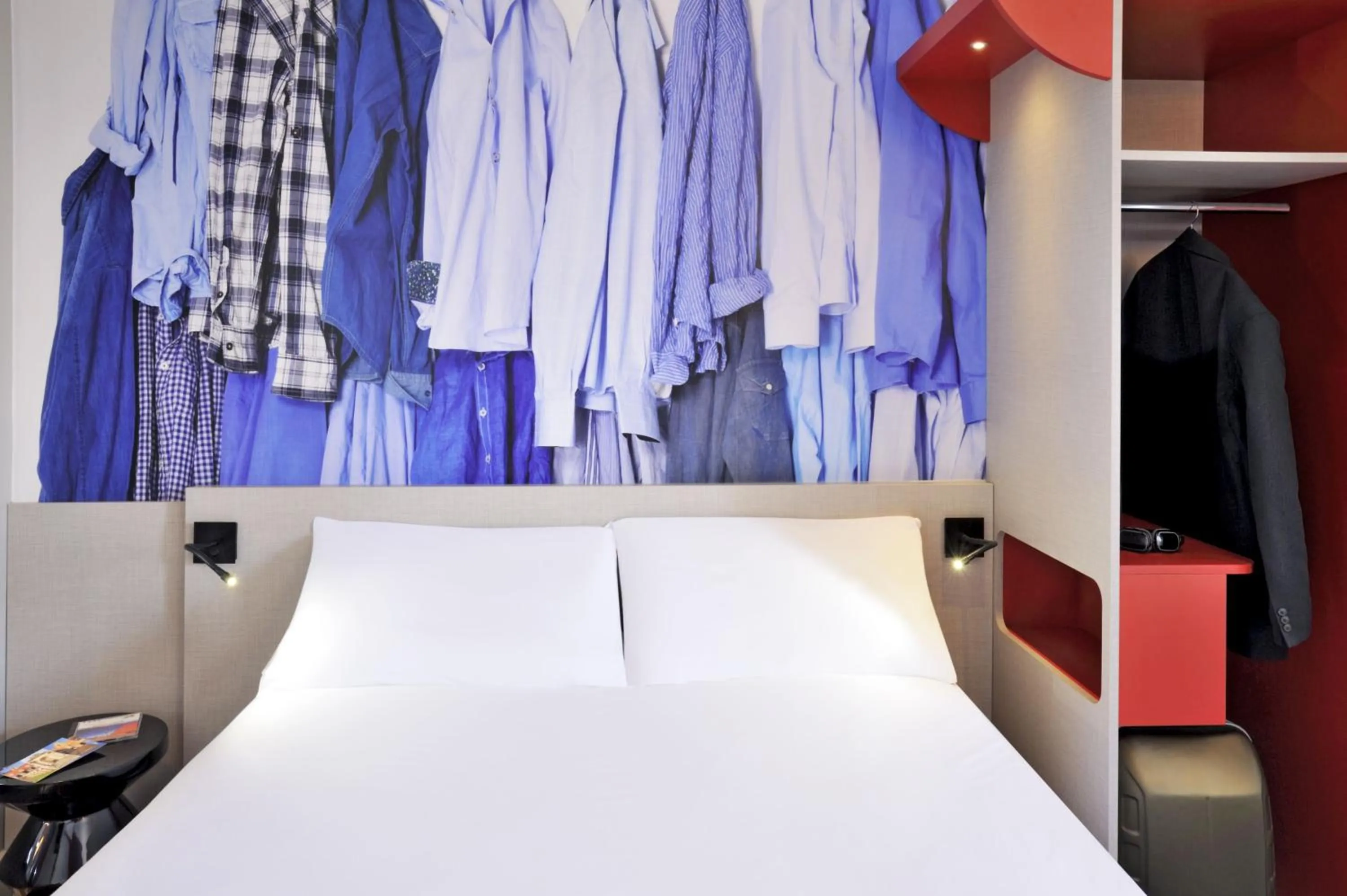 Bedroom, Bed in ibis Styles Lille Centre Grand Place