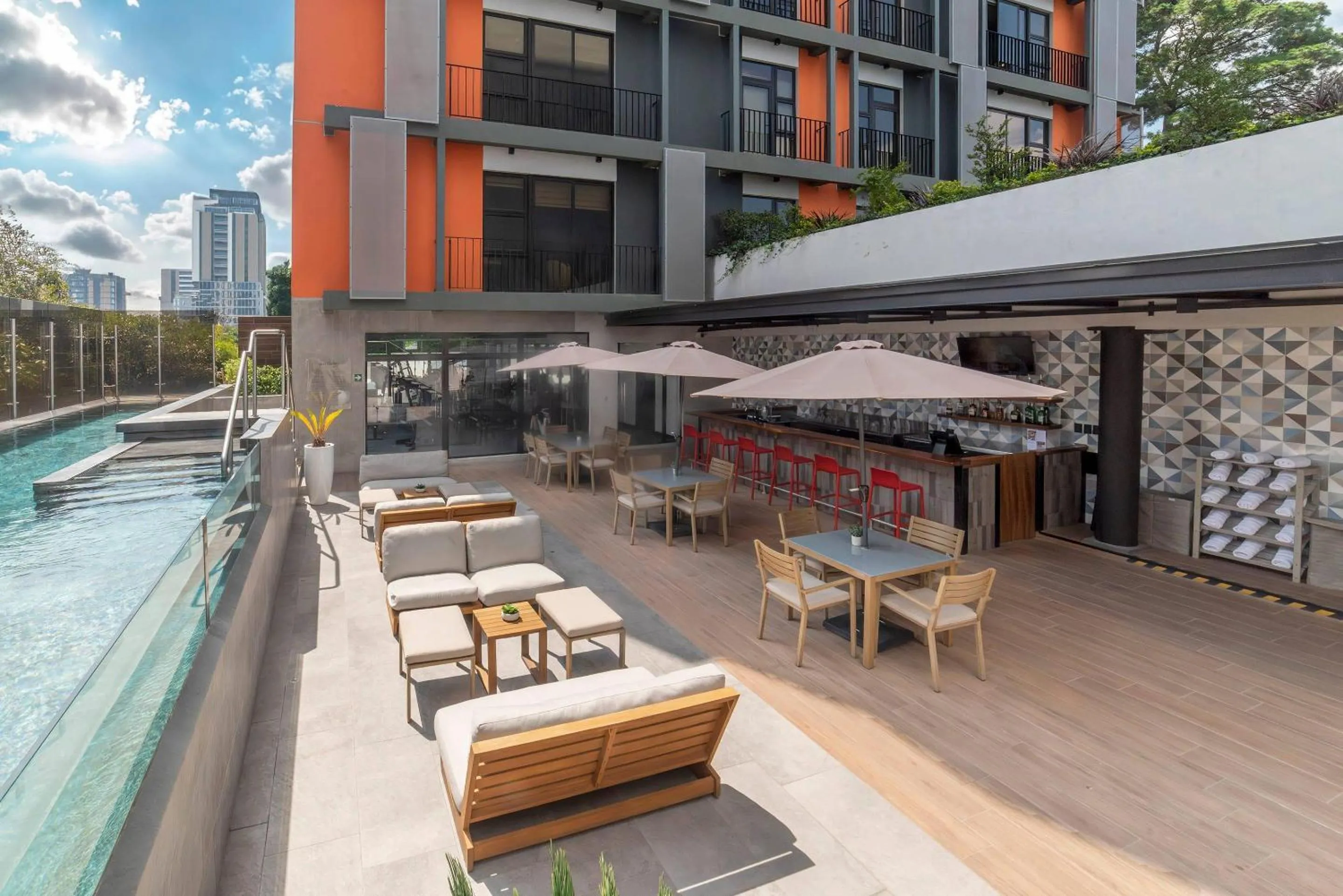 Lounge or bar in Clarion Suites Guatemala City