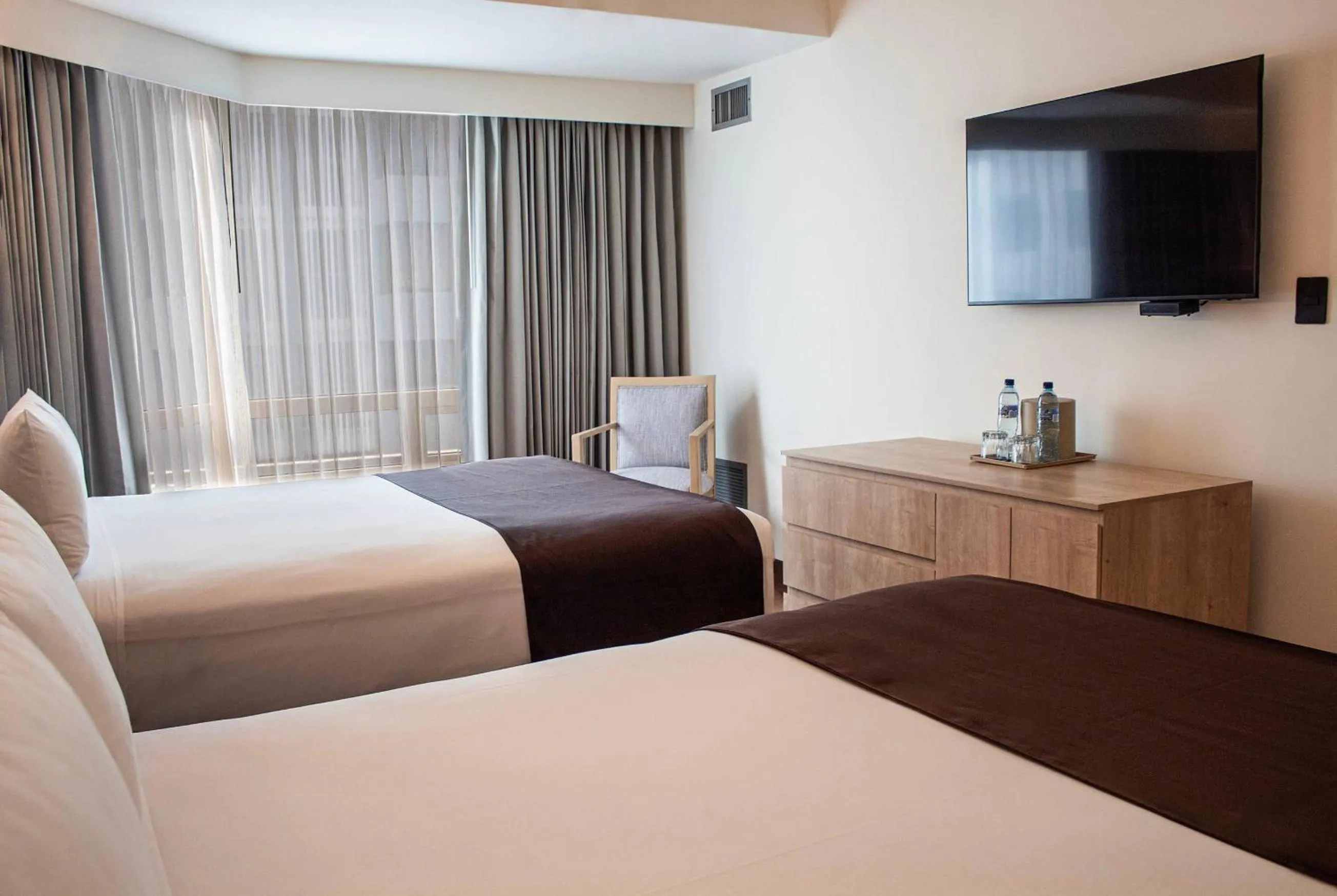 Bedroom, Bed in Clarion Suites Guatemala City