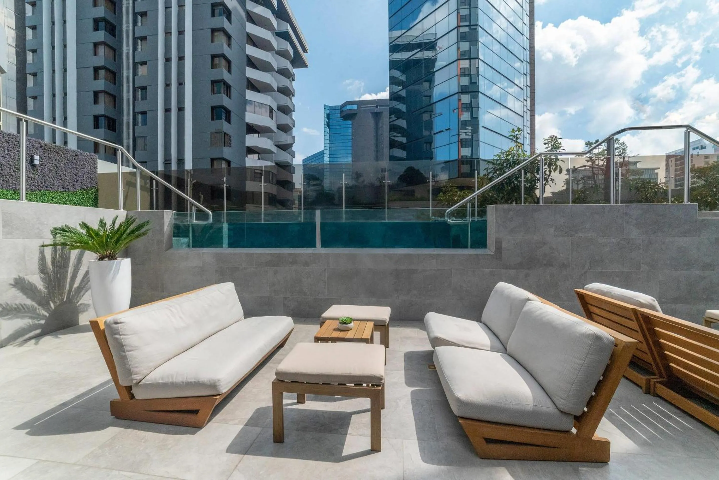 Lounge or bar in Clarion Suites Guatemala City