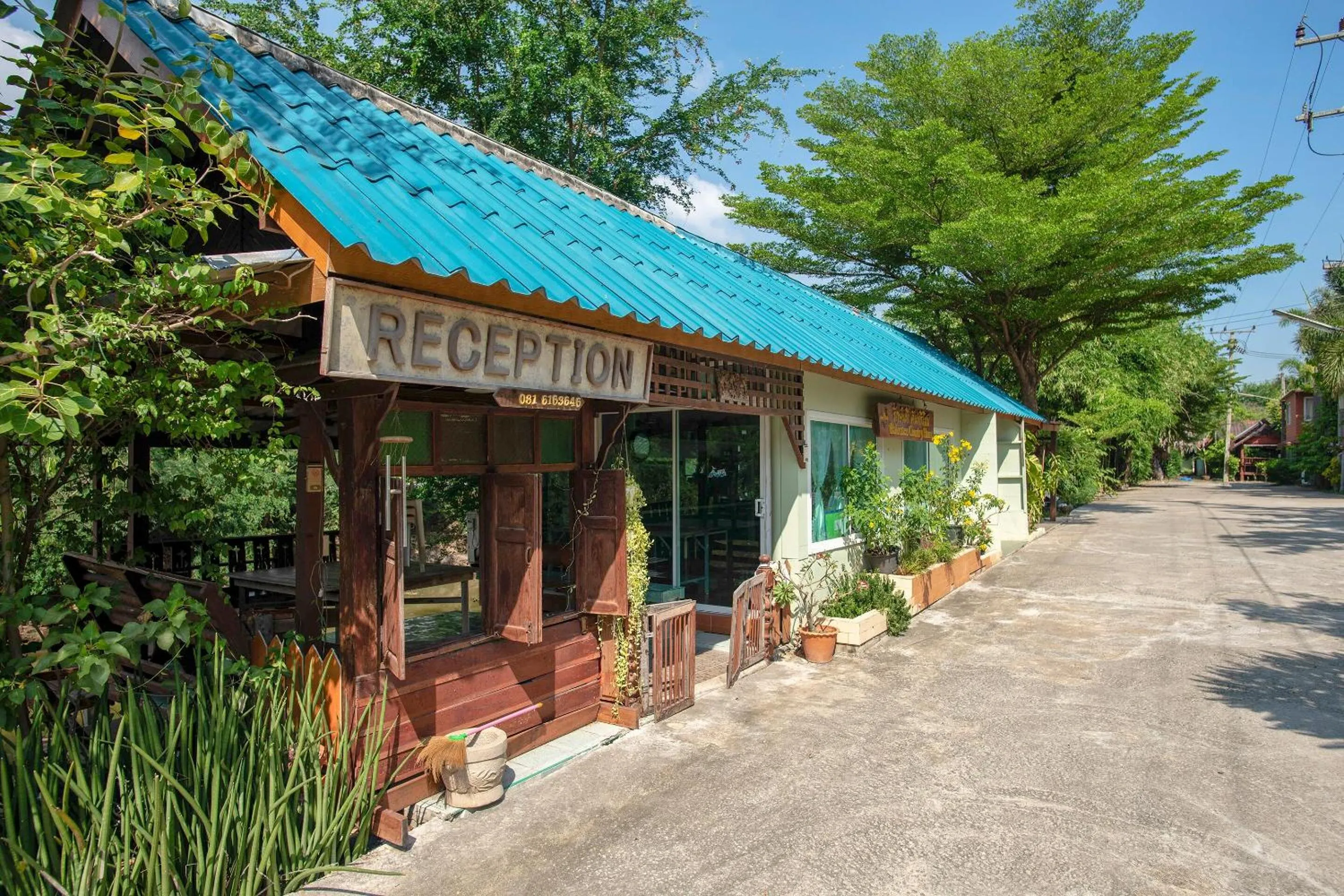 Facade/entrance in OYO 402 Raknatee Resort