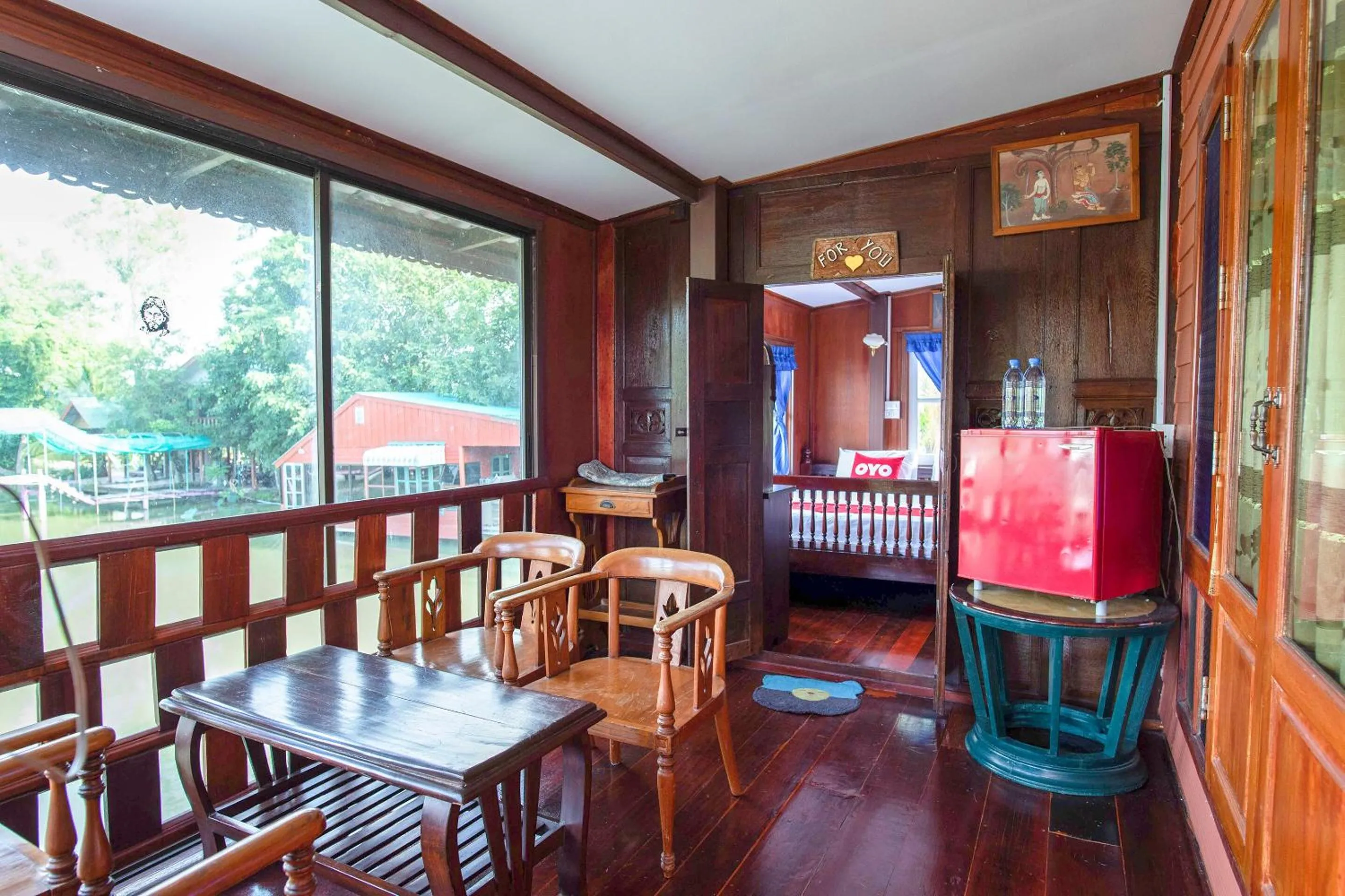 Restaurant/places to eat in OYO 402 Raknatee Resort