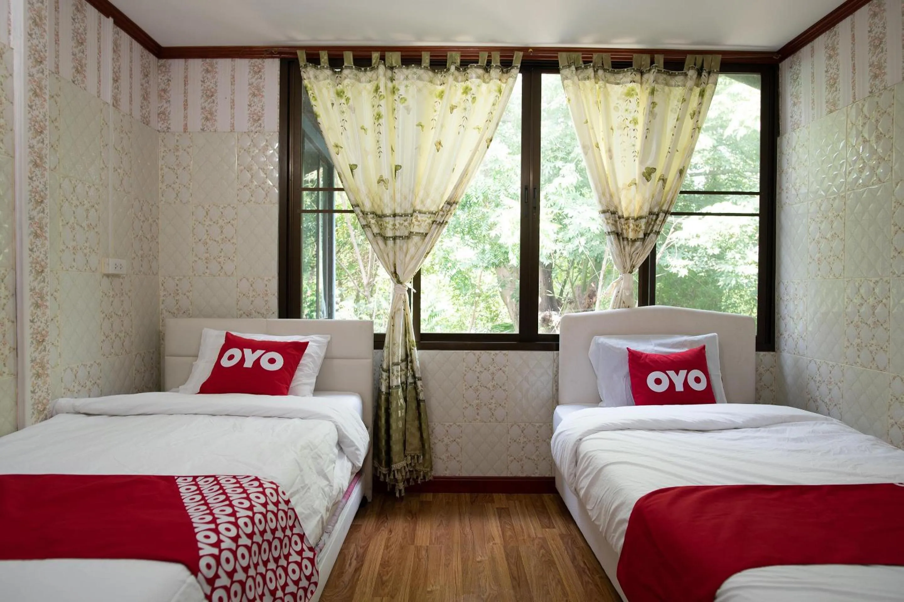 Photo of the whole room in OYO 402 Raknatee Resort