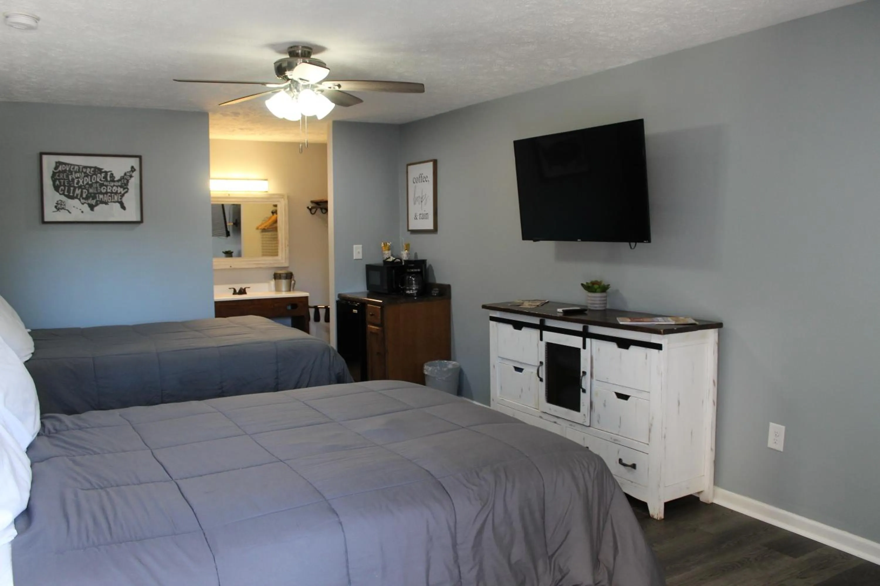 Bed in Heidi Motel - Helen