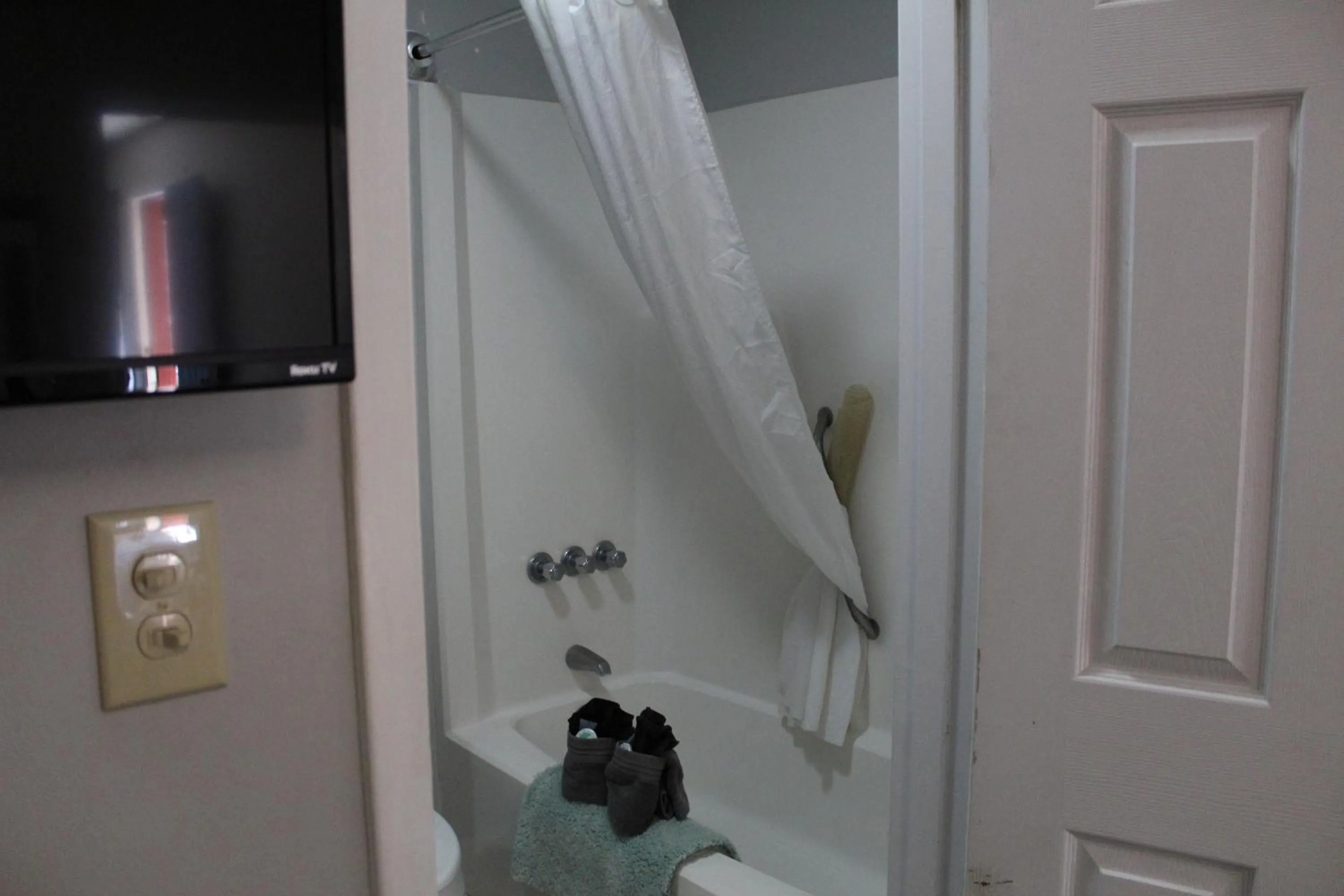 Shower in Heidi Motel - Helen