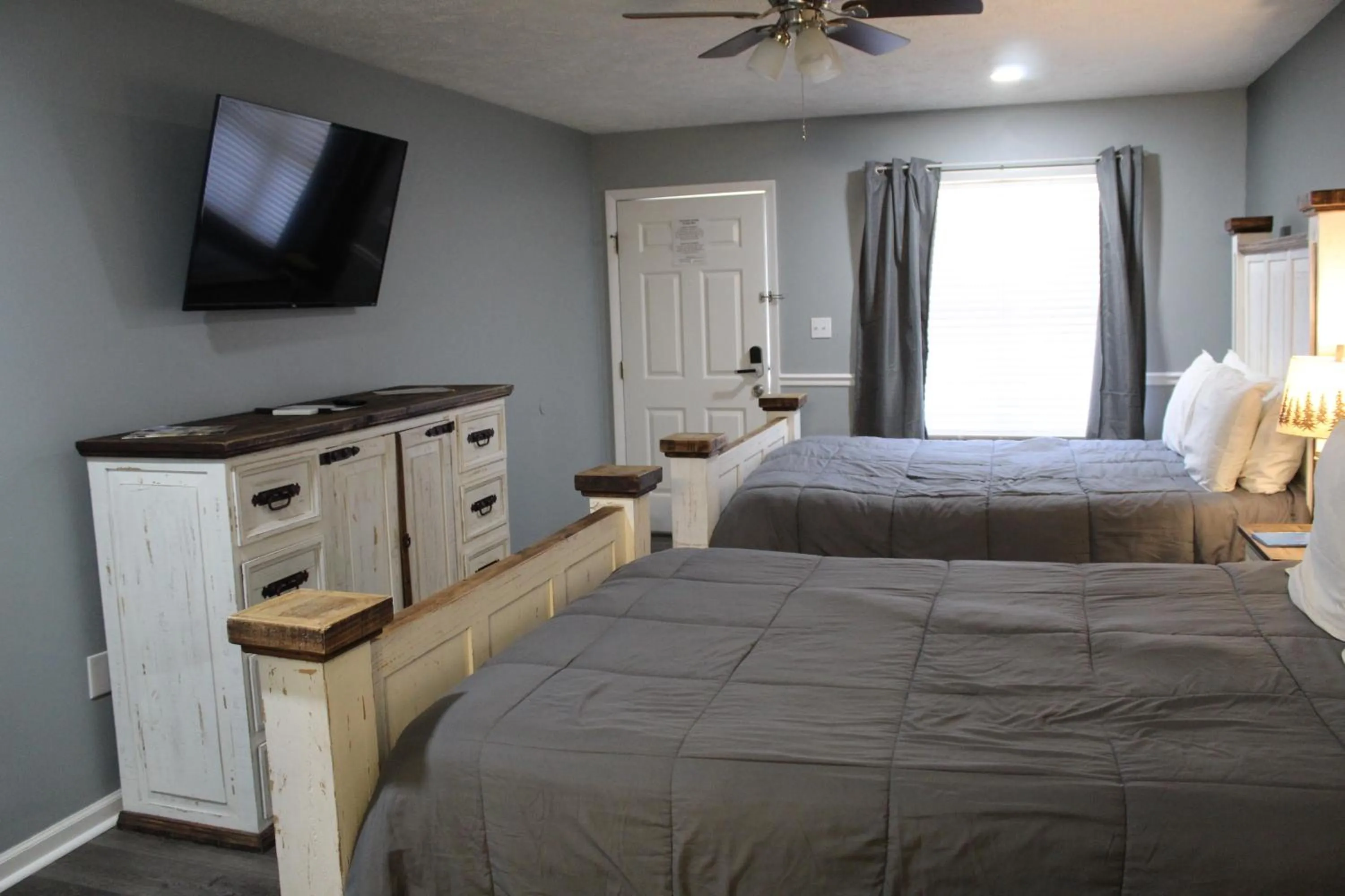 Bed in Heidi Motel - Helen