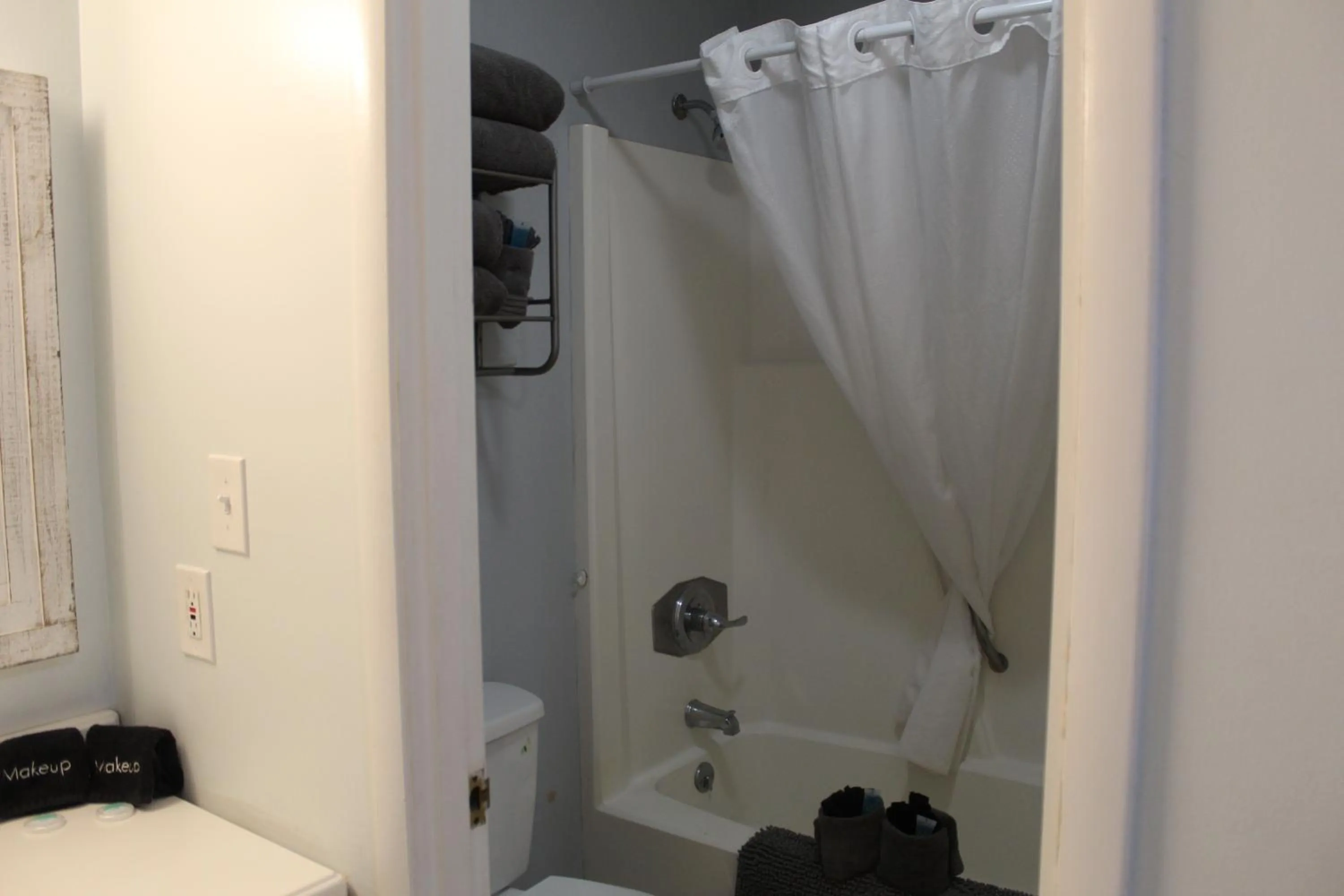 Shower in Heidi Motel - Helen