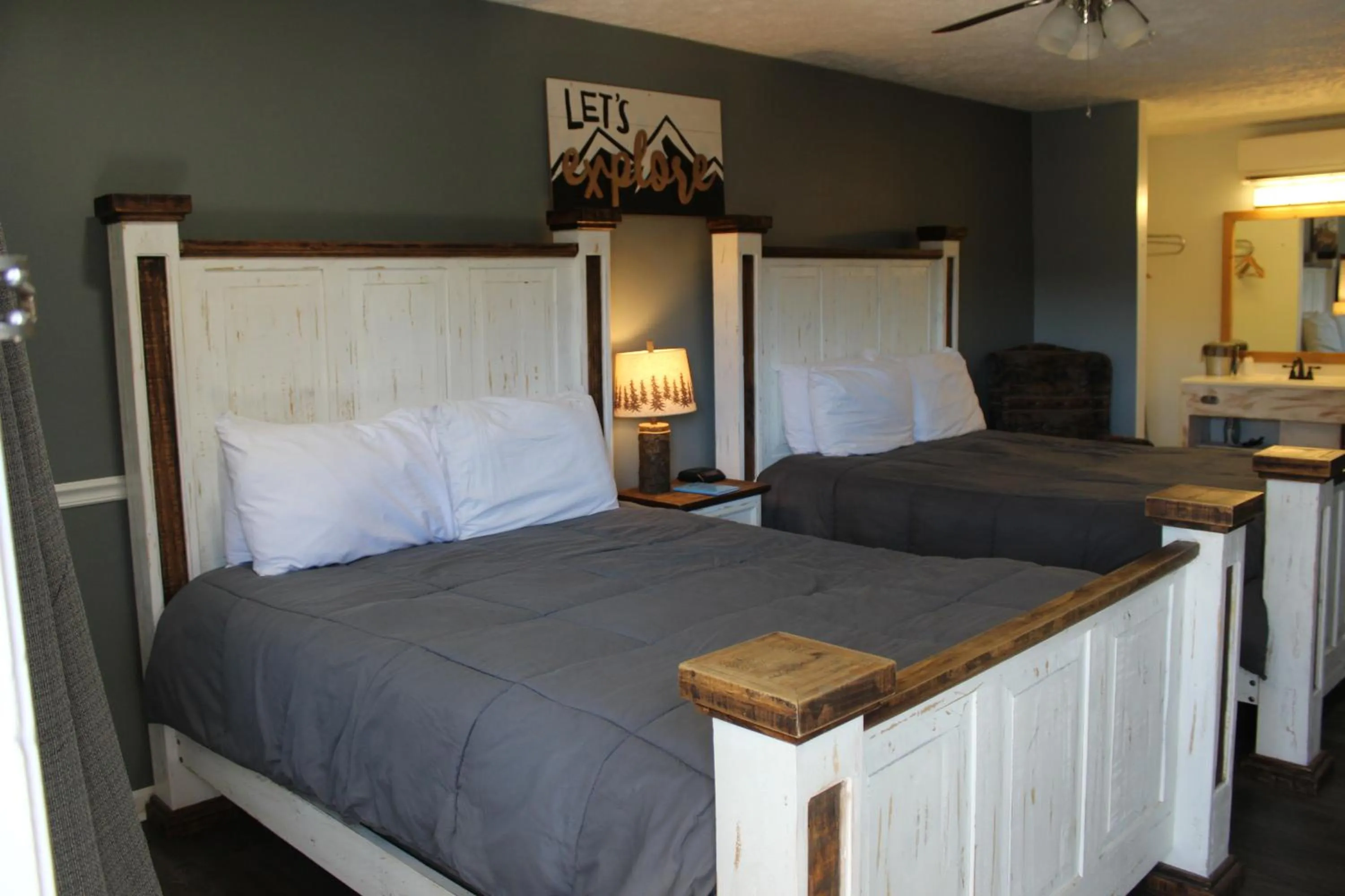 Bed in Heidi Motel - Helen