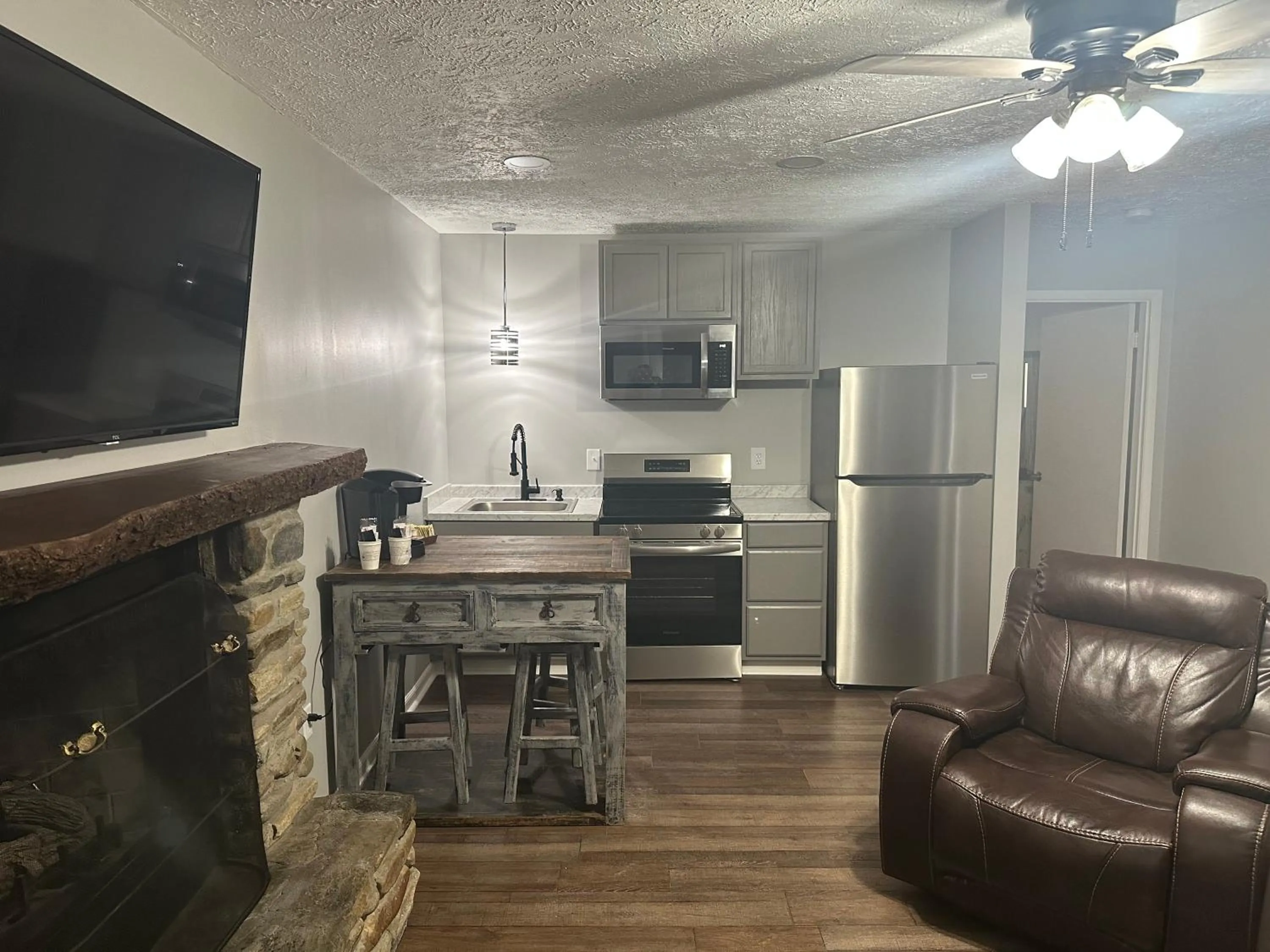 kitchen in Heidi Motel - Helen