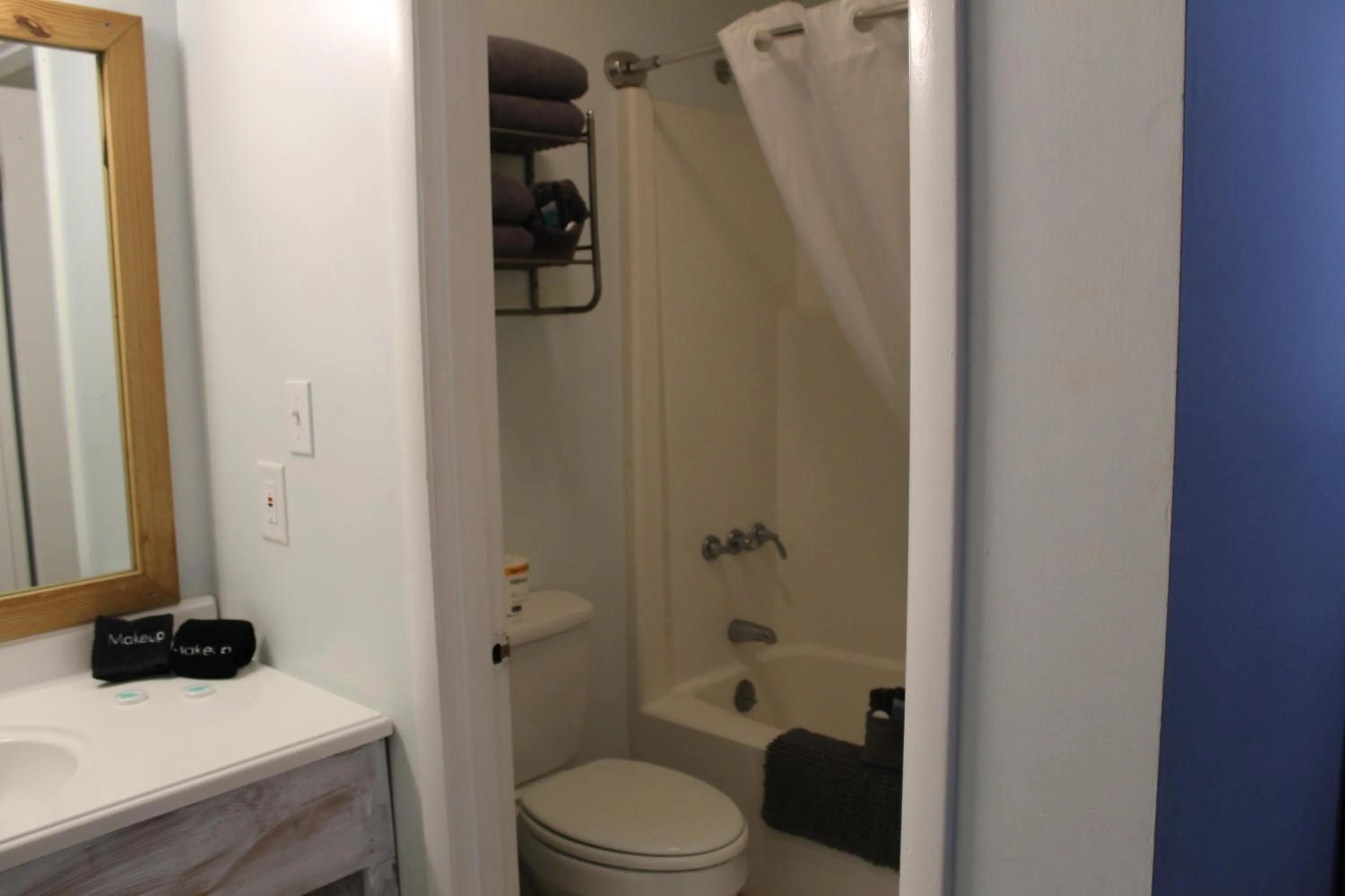 Shower in Heidi Motel - Helen