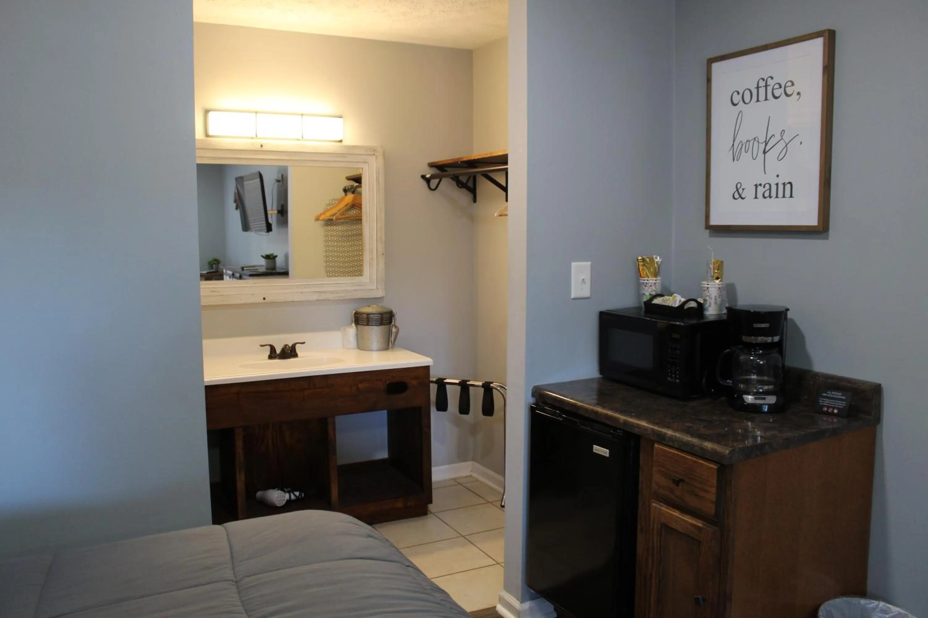 Coffee/tea facilities in Heidi Motel - Helen