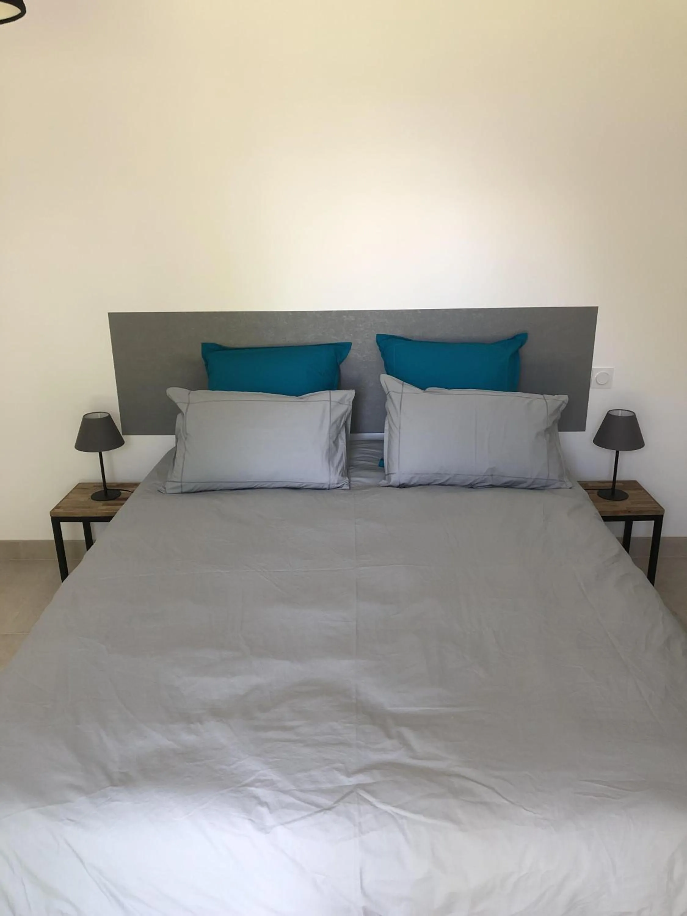 Bedroom, Bed in La Closerie de Sens