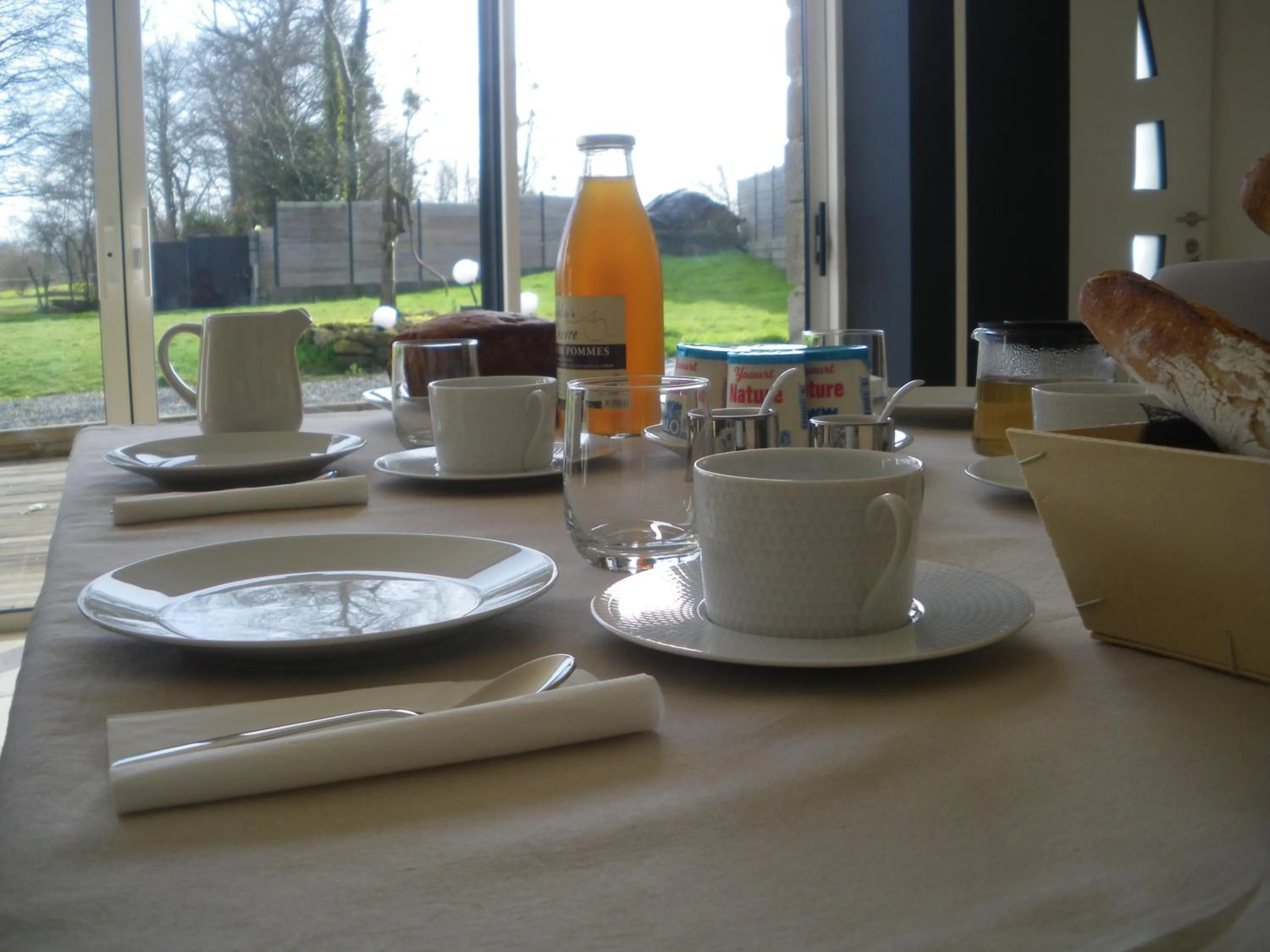 Dining area in La Closerie de Sens