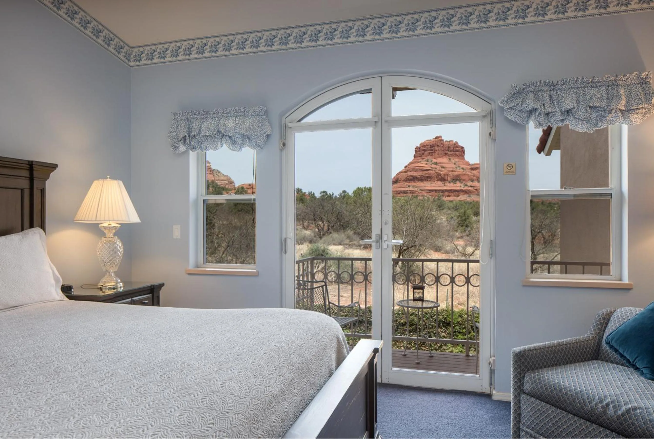 Landmark view, Bed in Canyon Villa Bed & Breakfast Inn of Sedona