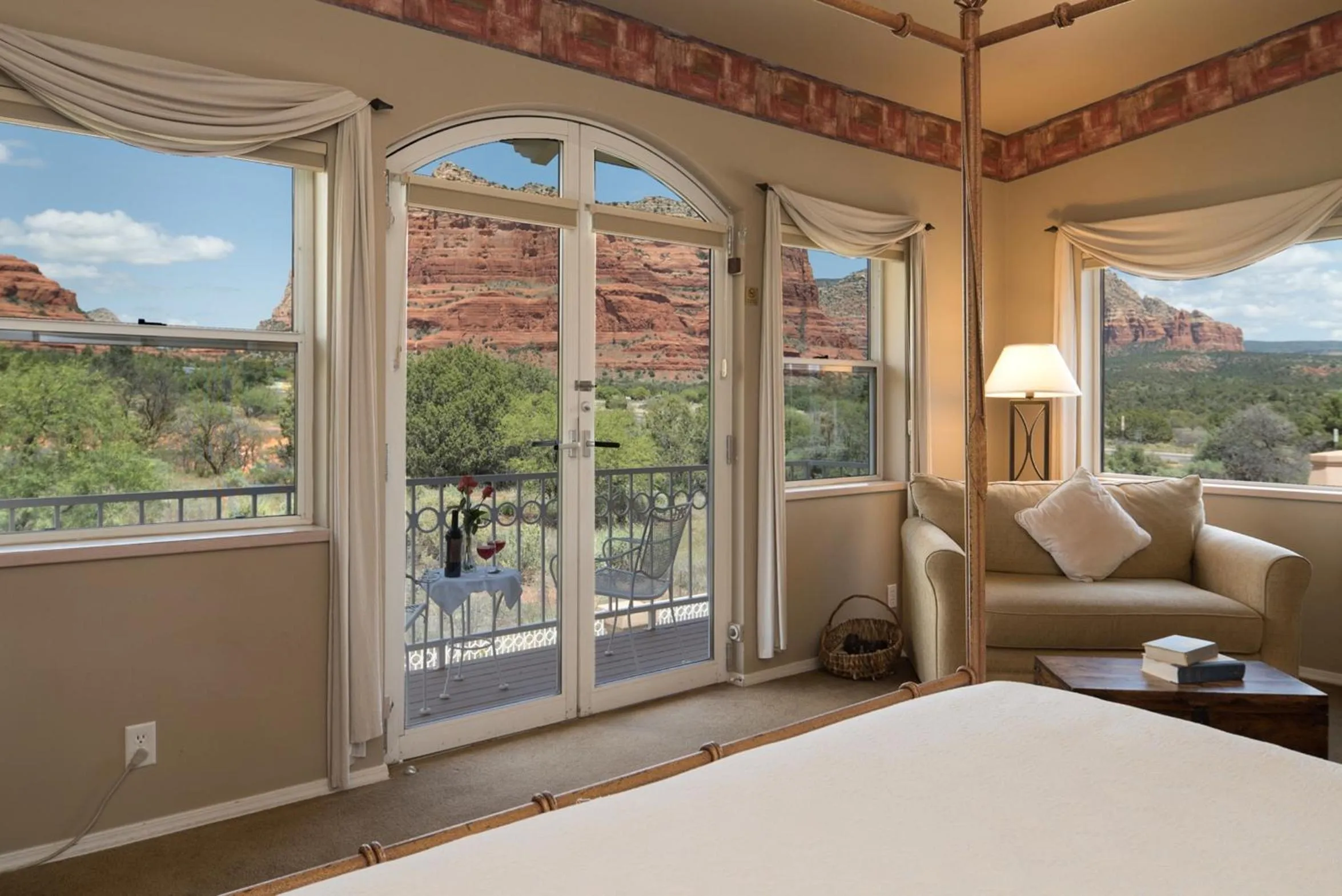 Photo of the whole room, Bed in Canyon Villa Bed & Breakfast Inn of Sedona