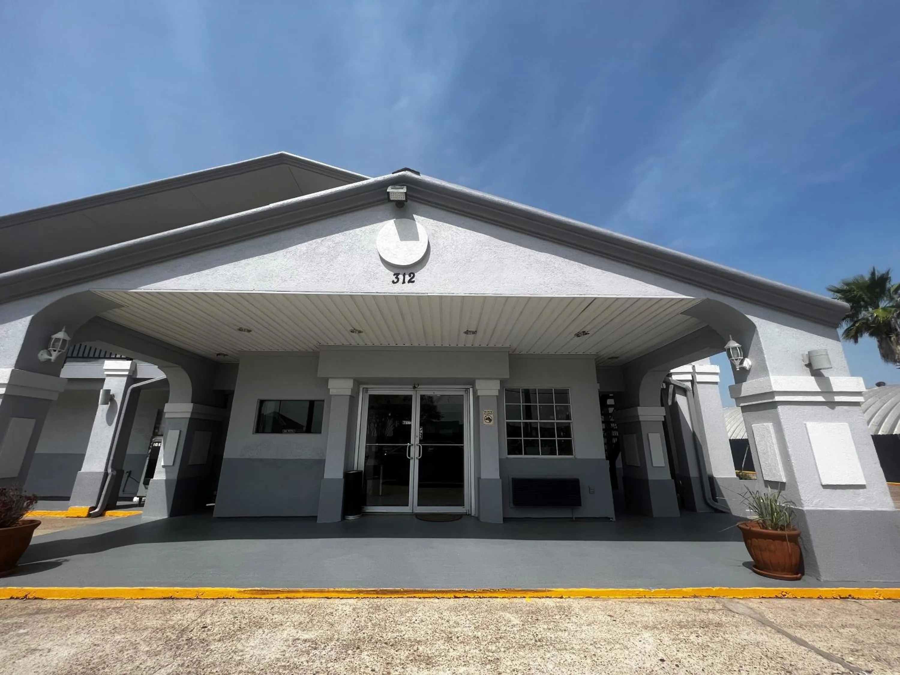 Property building in Super 8 by Wyndham La Marque TX/Texas City Area