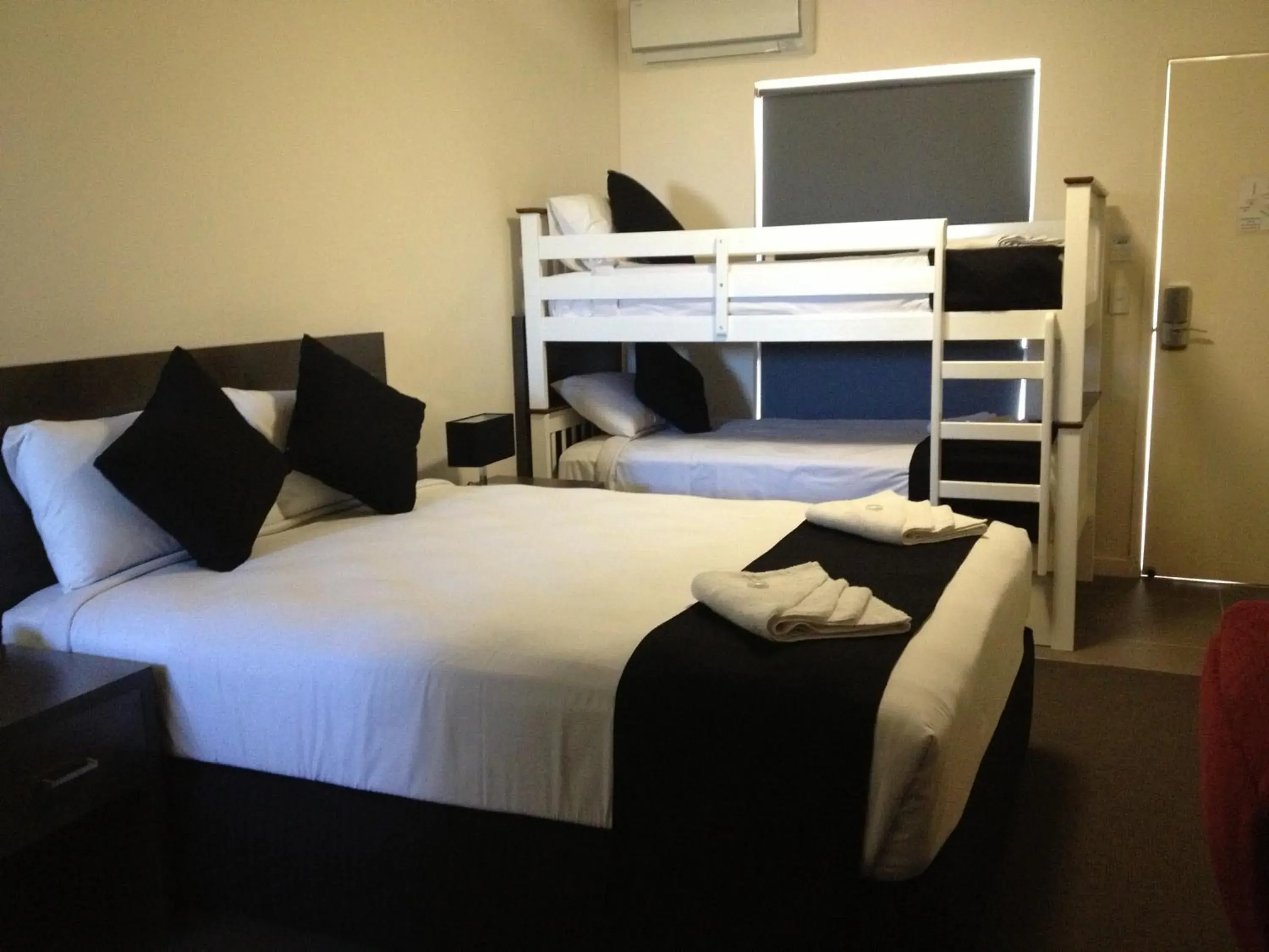 Classic Family Room in Dooley's Tavern & Motel Springsure Classic Family Room in Dooley's Tavern & Motel Springsure