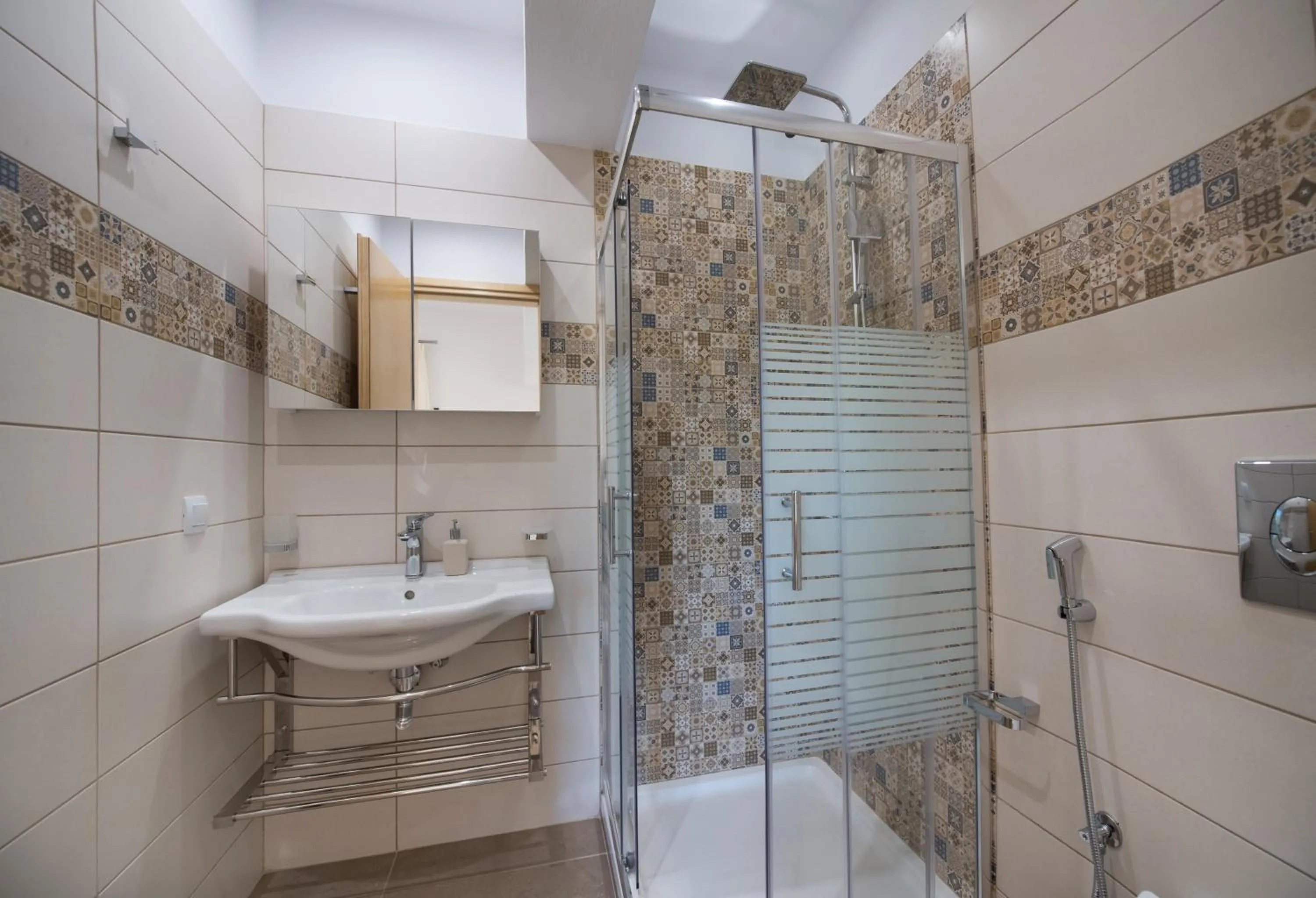 Shower in Bounatsa Studios & Apartments