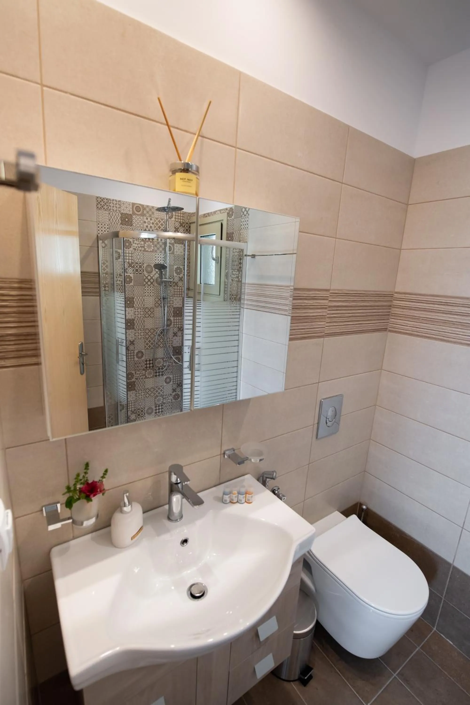 Bounatsa Studios & Apartments