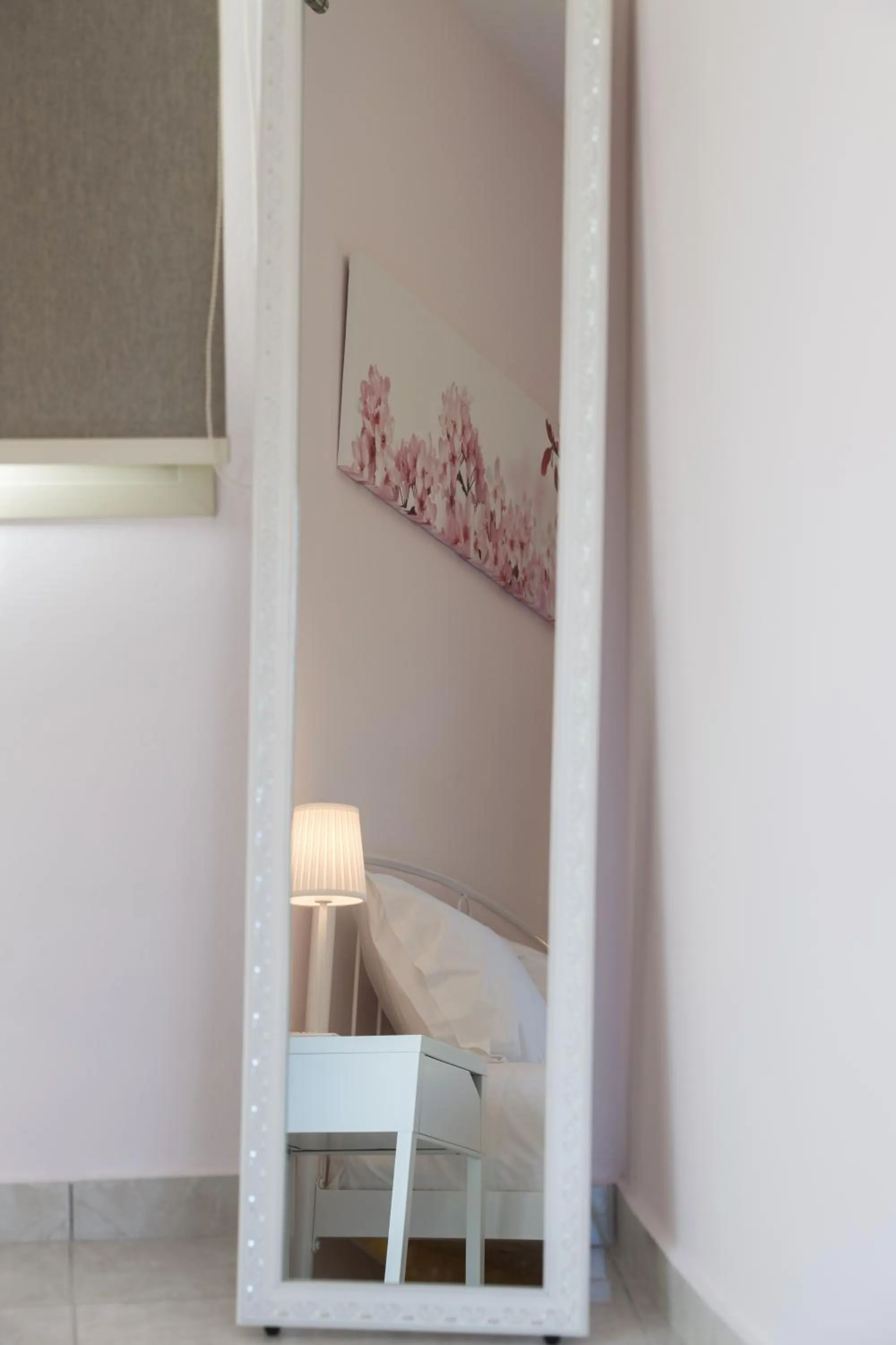 Decorative detail, Bed in Bounatsa Studios & Apartments