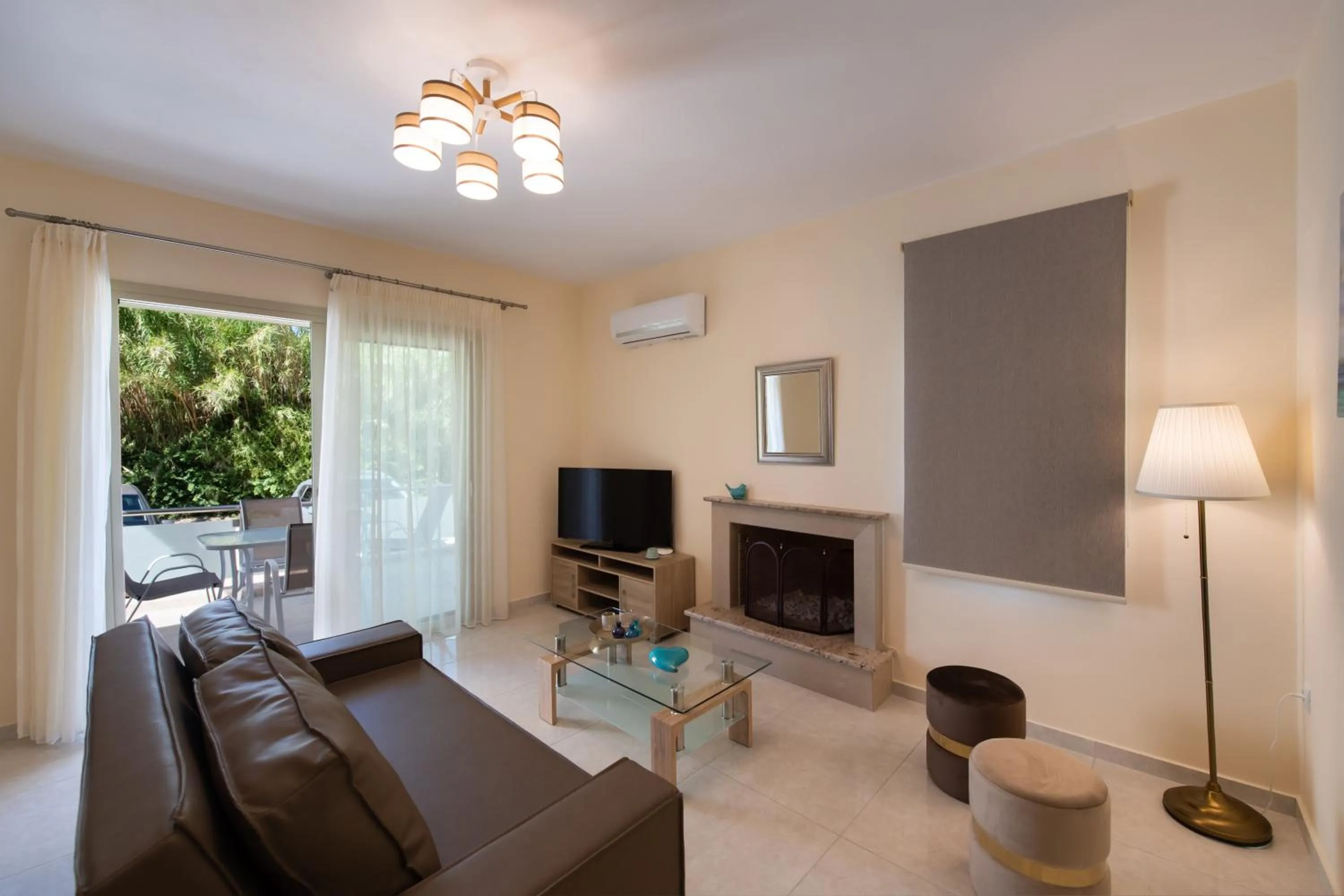 Bounatsa Studios & Apartments