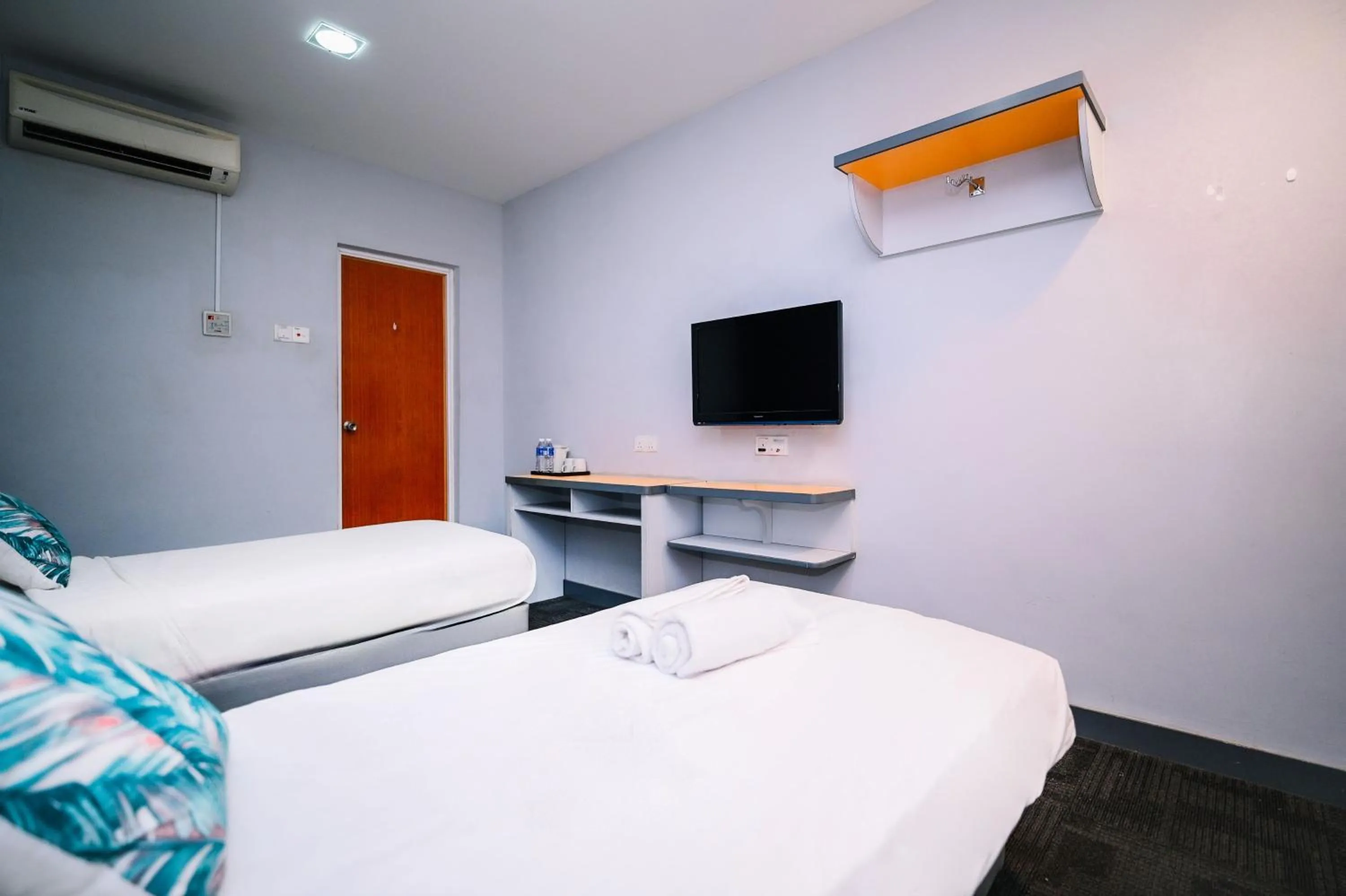 Bed in Swing & Pillows - KL Sg Besi, Kuala Lumpur