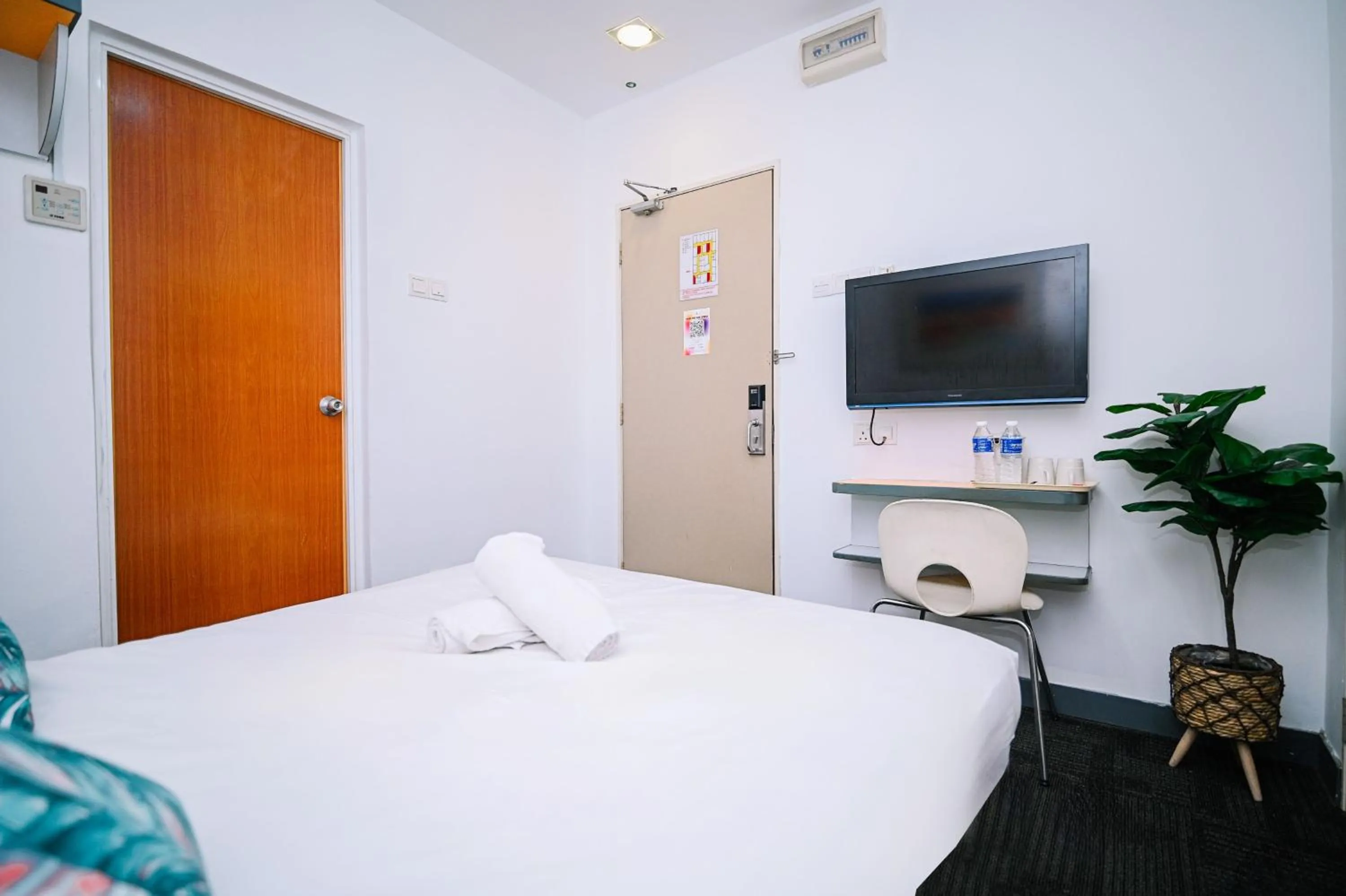 Bed in Swing & Pillows - KL Sg Besi, Kuala Lumpur