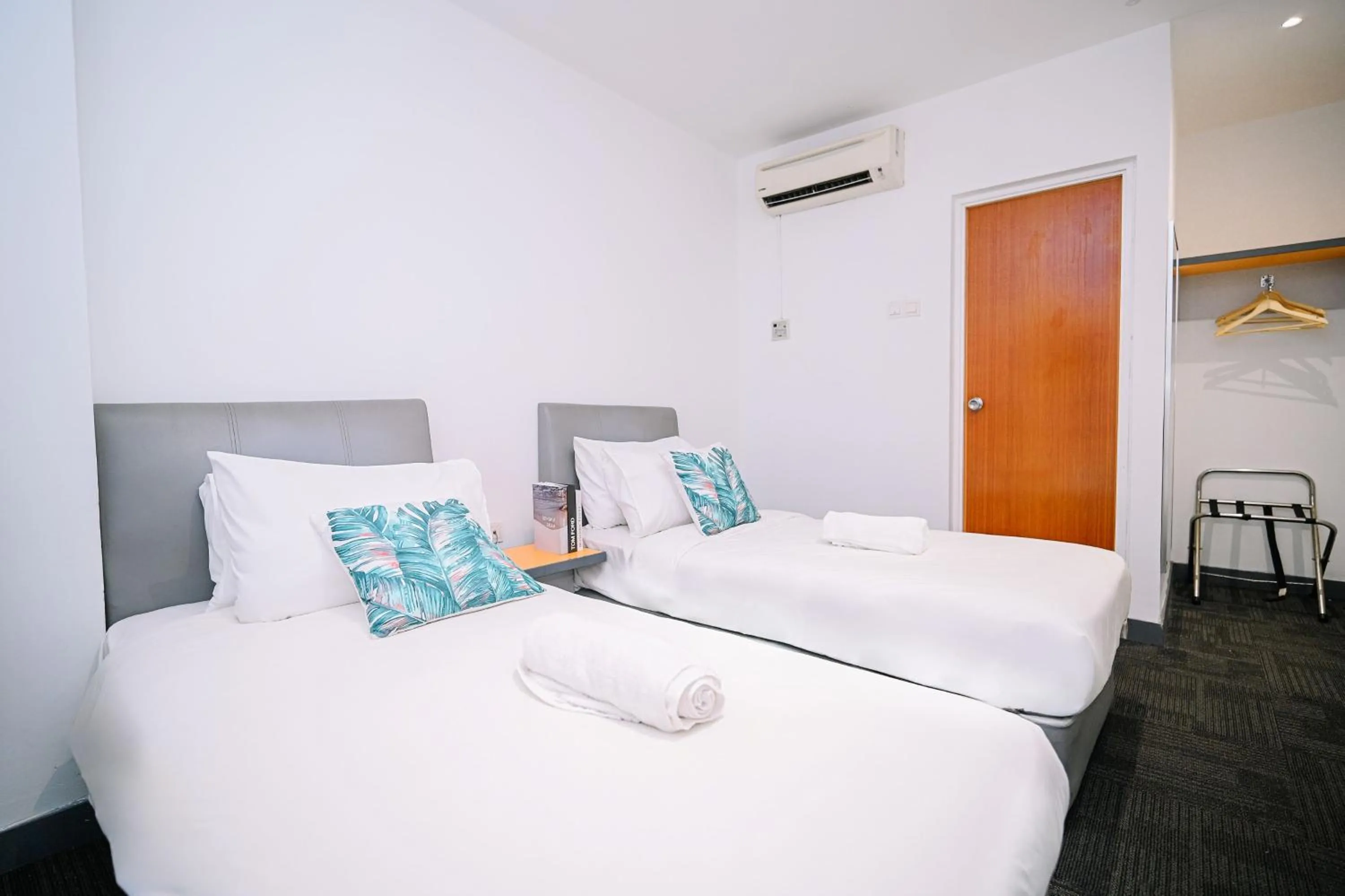 Bed in Swing & Pillows - KL Sg Besi, Kuala Lumpur