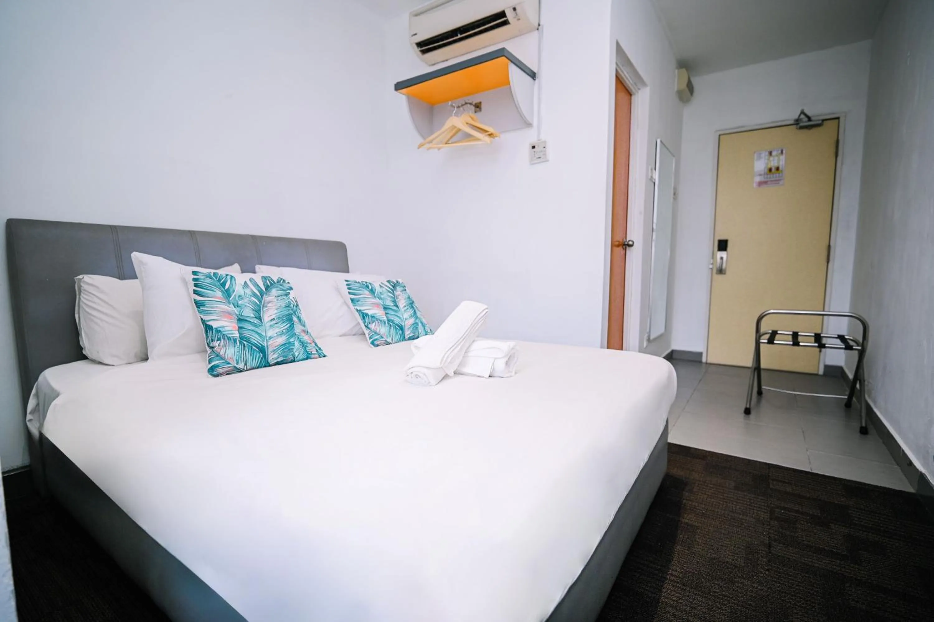 Bed in Swing & Pillows - KL Sg Besi, Kuala Lumpur