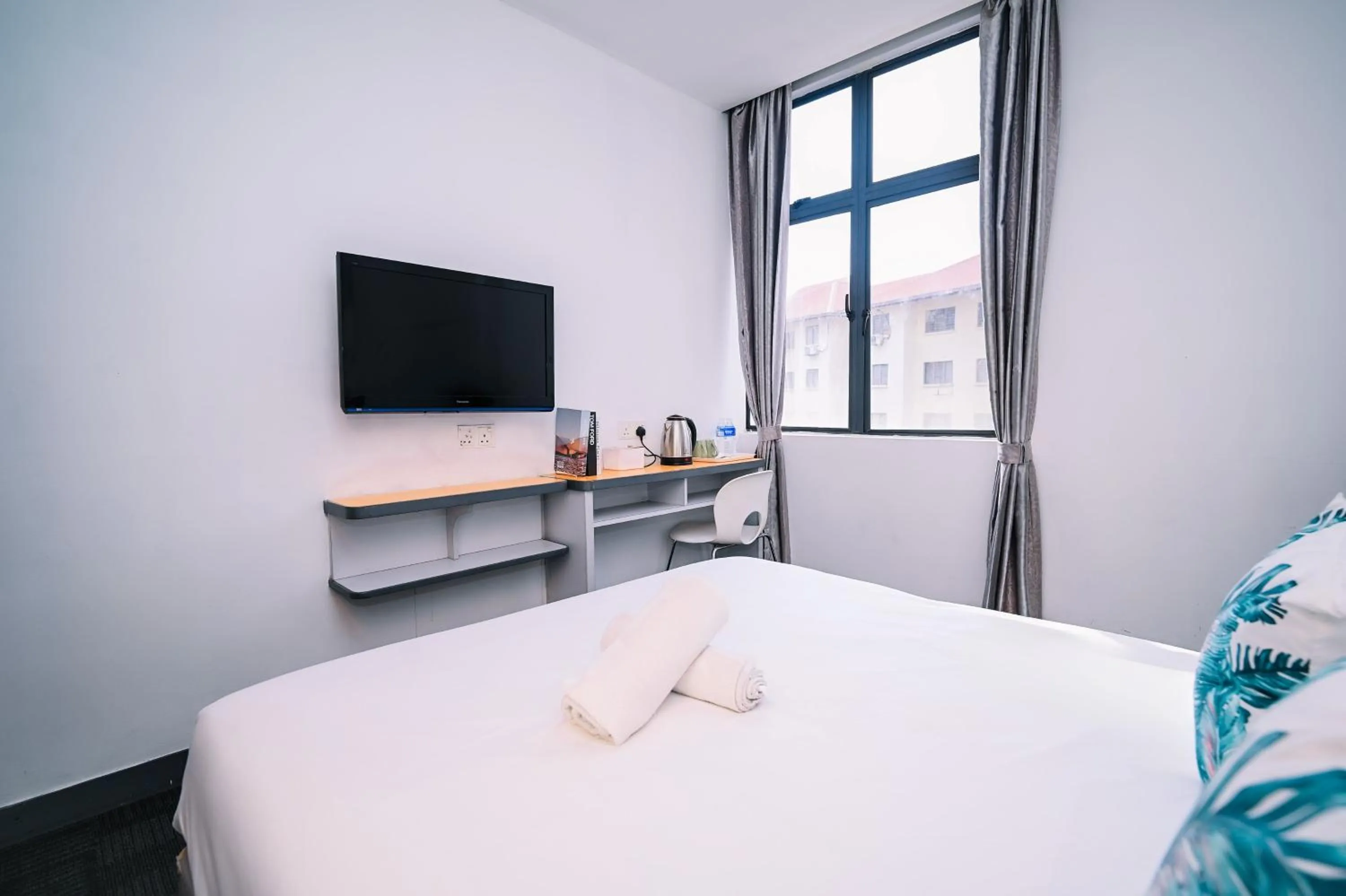 Bed in Swing & Pillows - KL Sg Besi, Kuala Lumpur