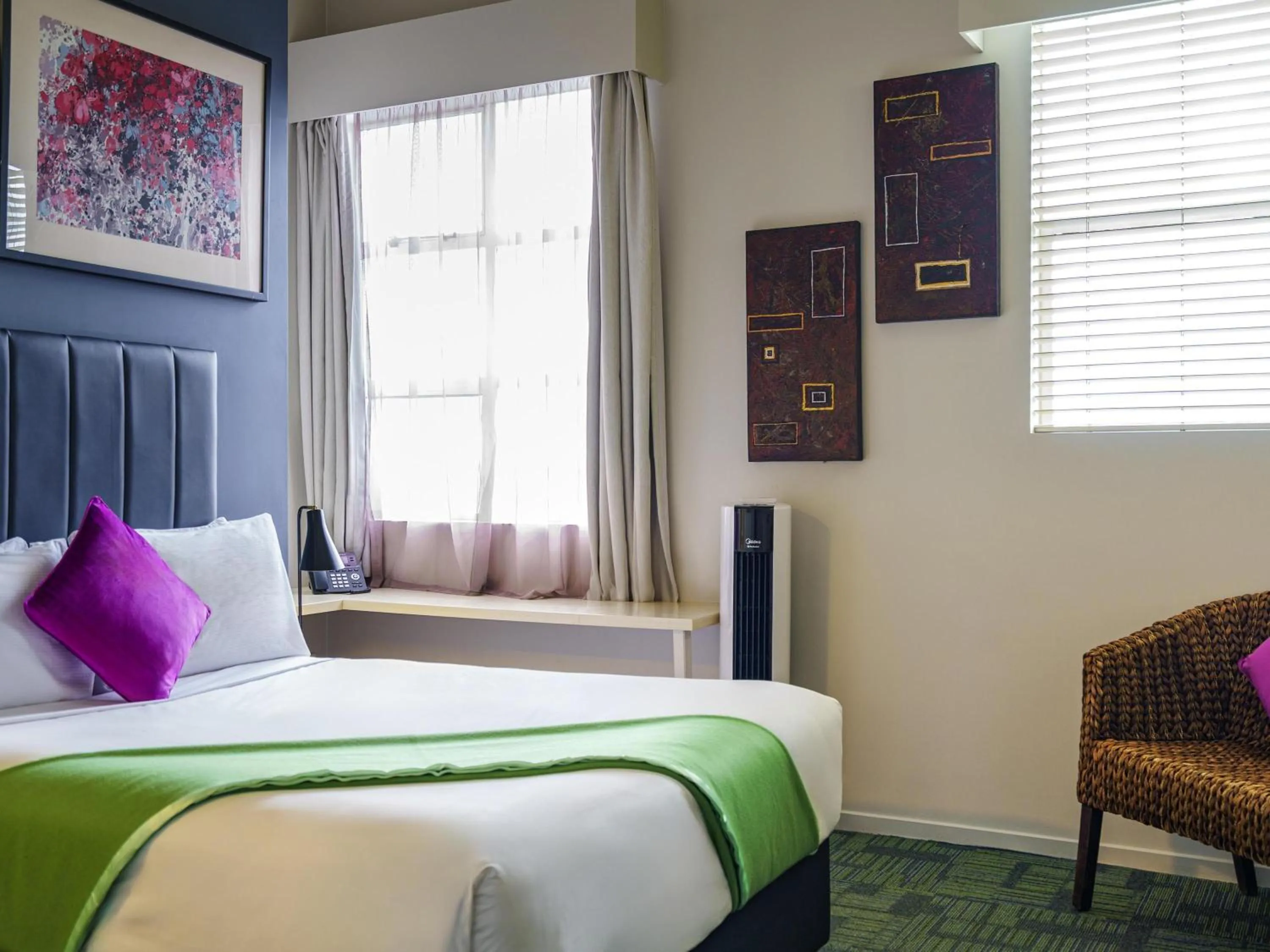 Bedroom, Bed in Ibis Styles Invercargill