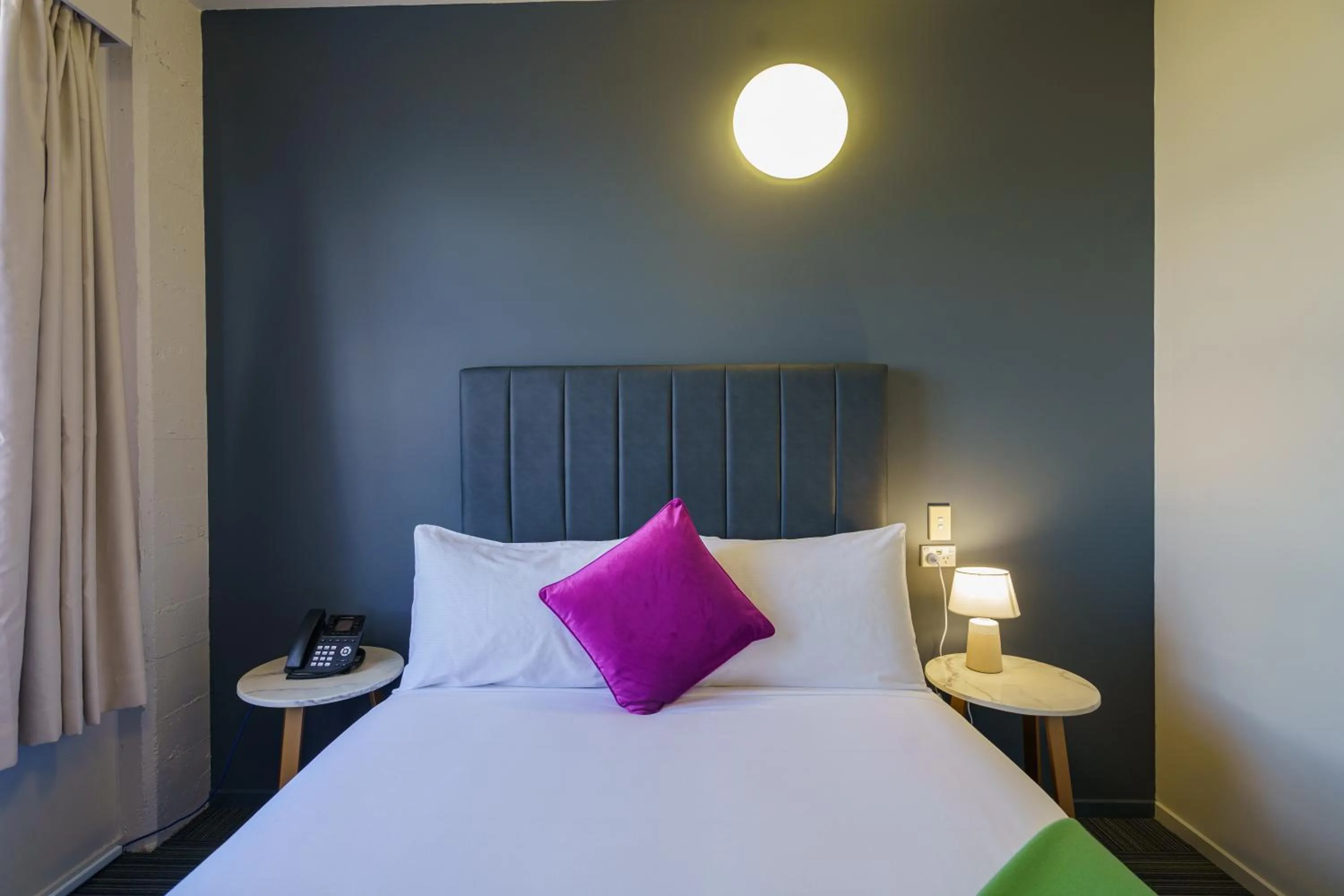 Bedroom, Bed in Ibis Styles Invercargill
