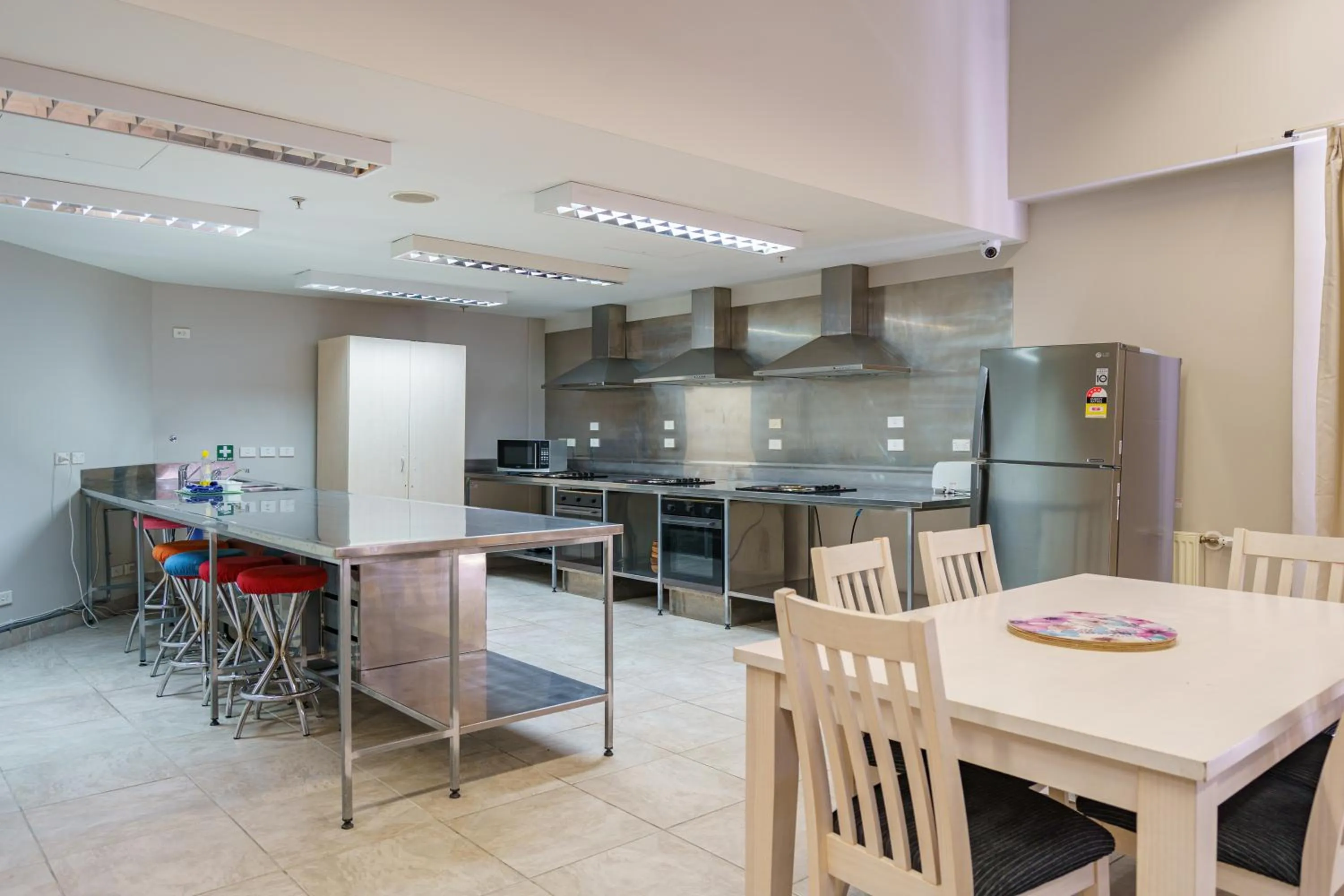 Communal kitchen in Ibis Styles Invercargill