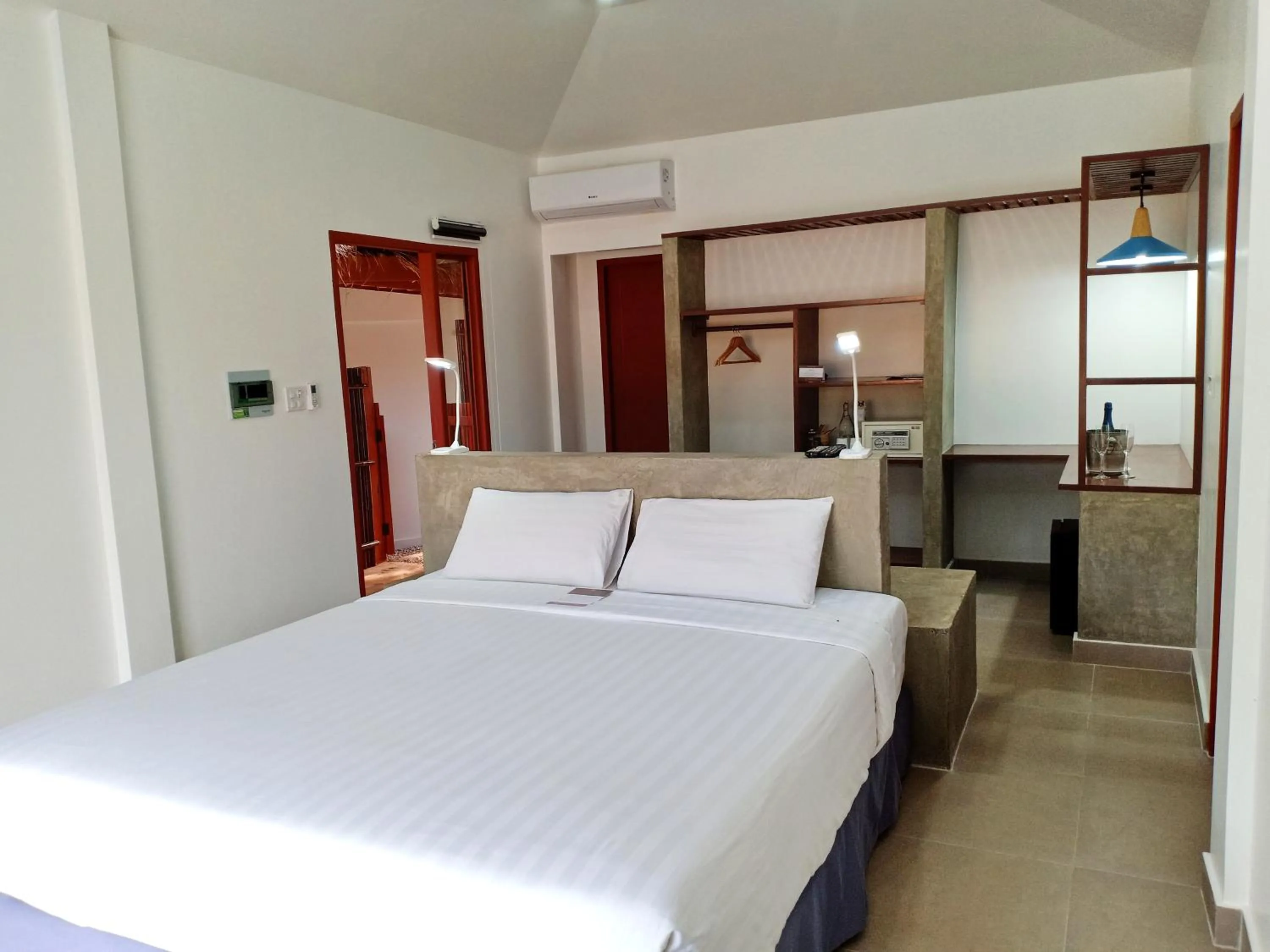 Bedroom, Bed in The Sanctuary Nam Ngum Beach Resort