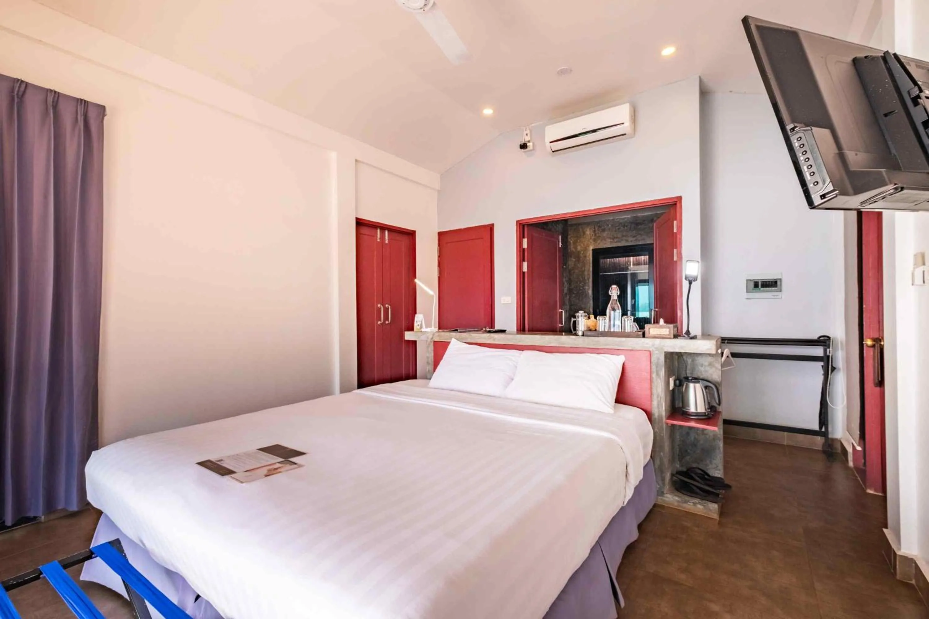 View (from property/room), Bed in The Sanctuary Nam Ngum Beach Resort