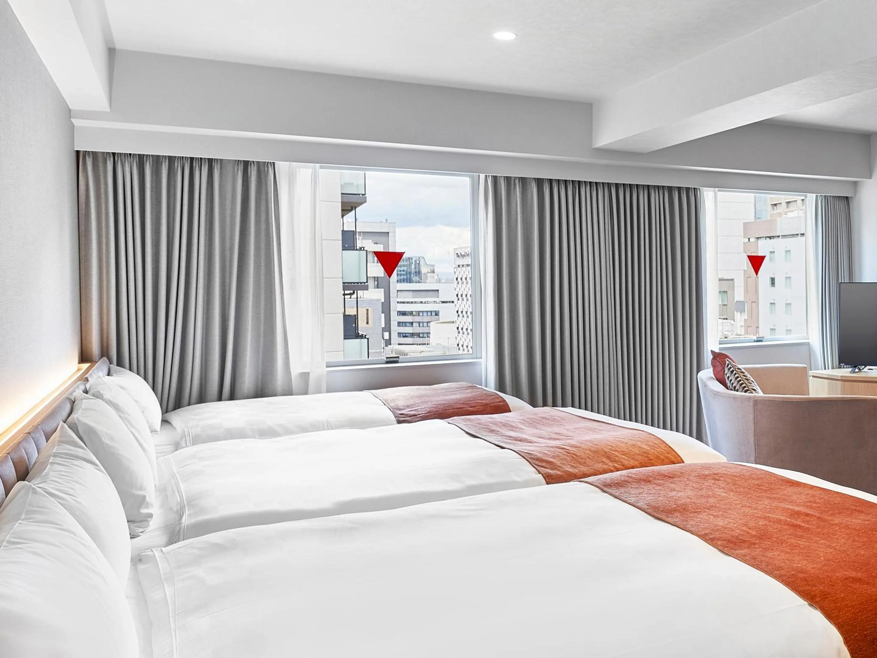 Photo of the whole room, Bed in Daiwa Roynet Hotel Osaka-Kitahama