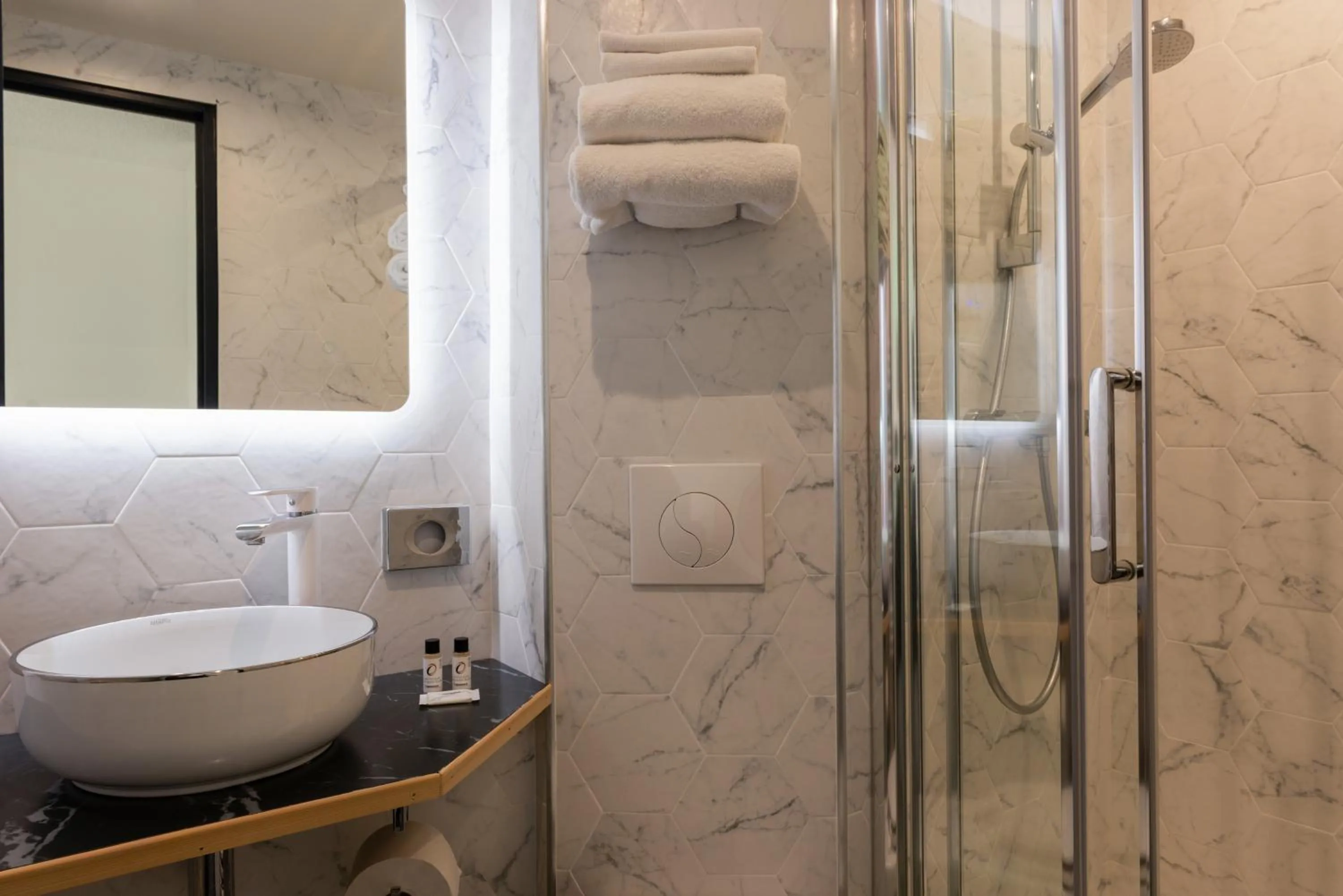 Shower in The Originals City, Hôtel Orléans Nord