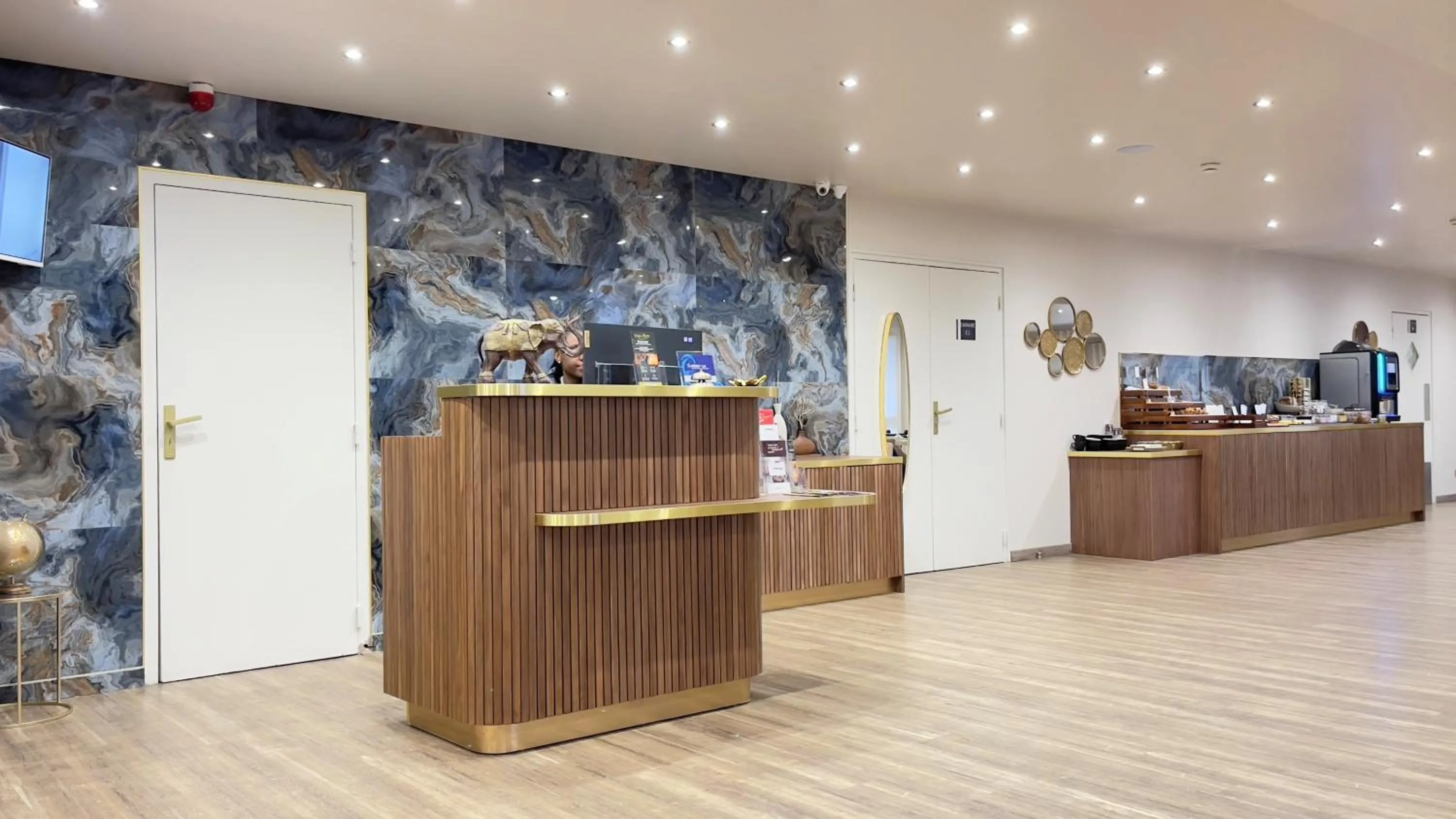 Lobby or reception in The Originals City, Hôtel Orléans Nord