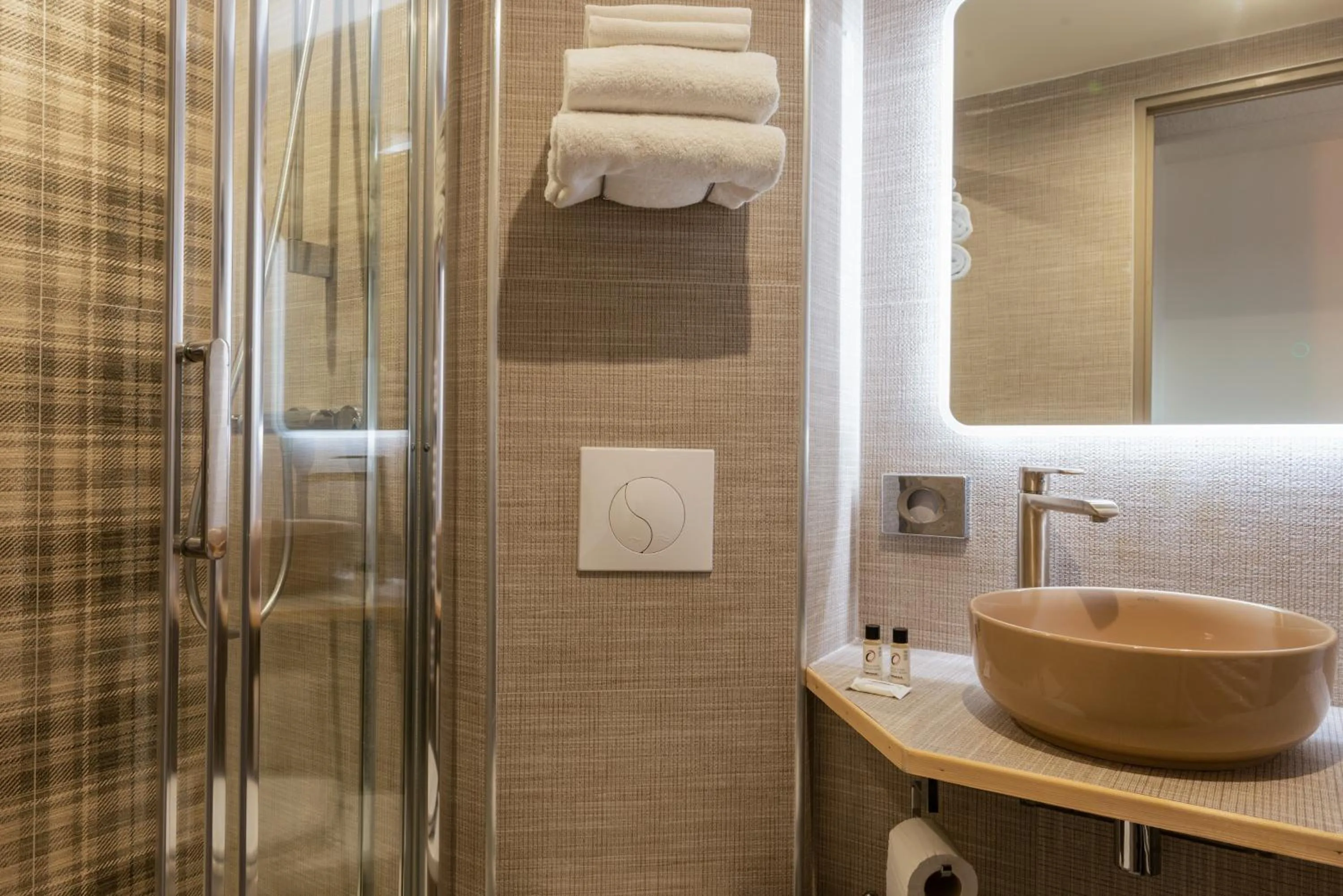 Shower in The Originals City, Hôtel Orléans Nord